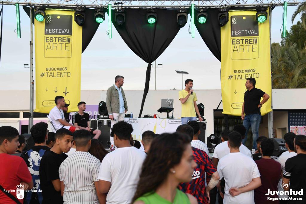 El Festival Estren-Arte de la Región de Murcia hace vibrar Alguazas con una espectacular batalla de gallos