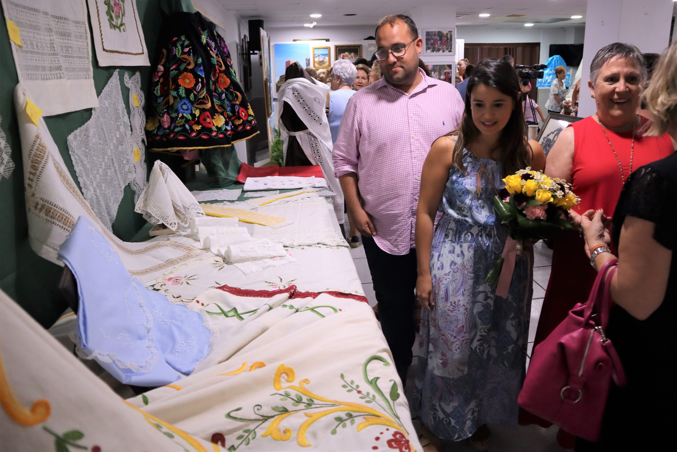 La asociación de Amas de Casa expone una muestra de los trabajos realizados en los últimos años