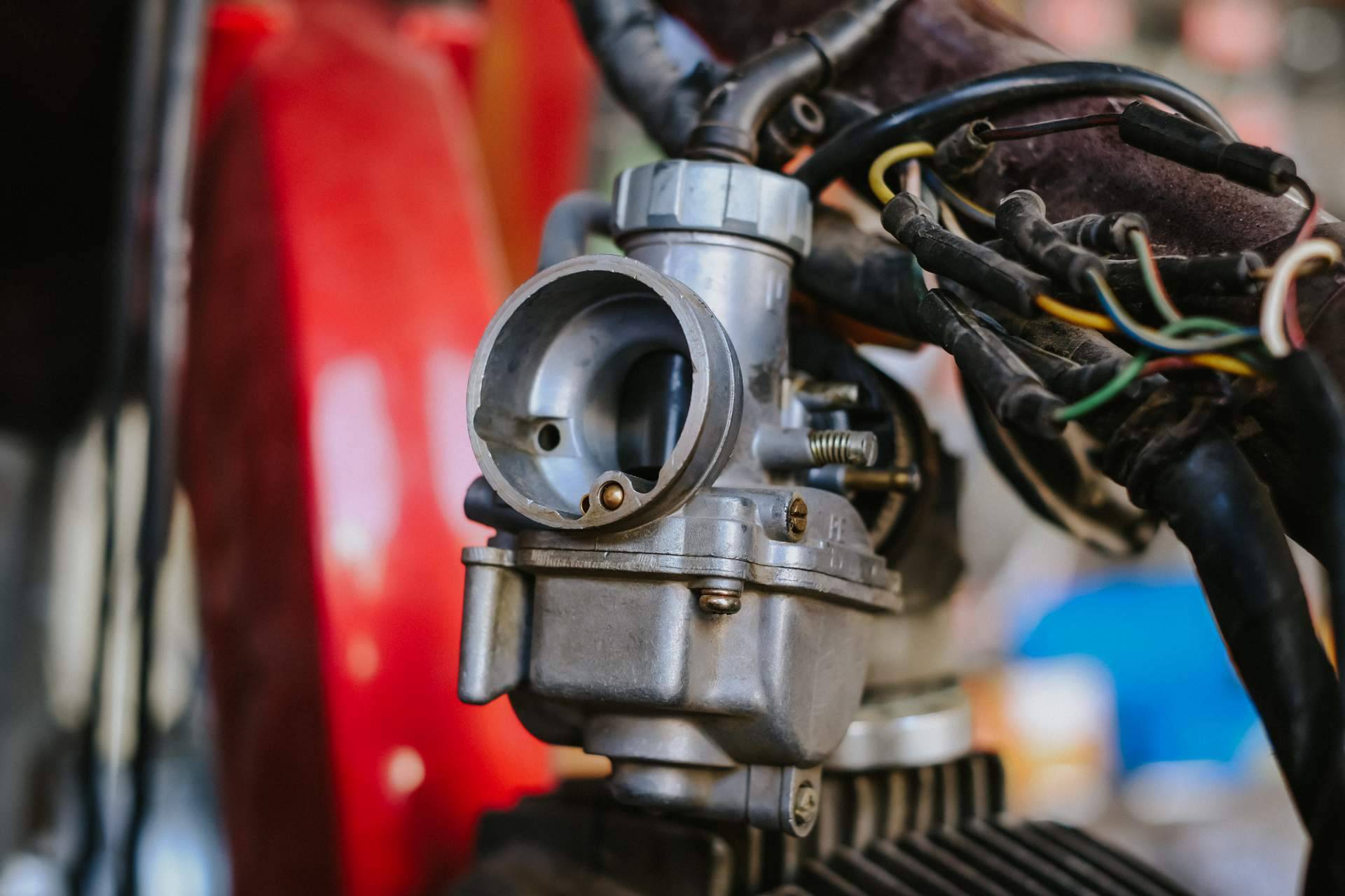 Mejorar la combustión de los carburantes en los motores de combustión interna y en calderas de gasóleo gracias al invento que soluciona bajar la contaminación a más del 95 %