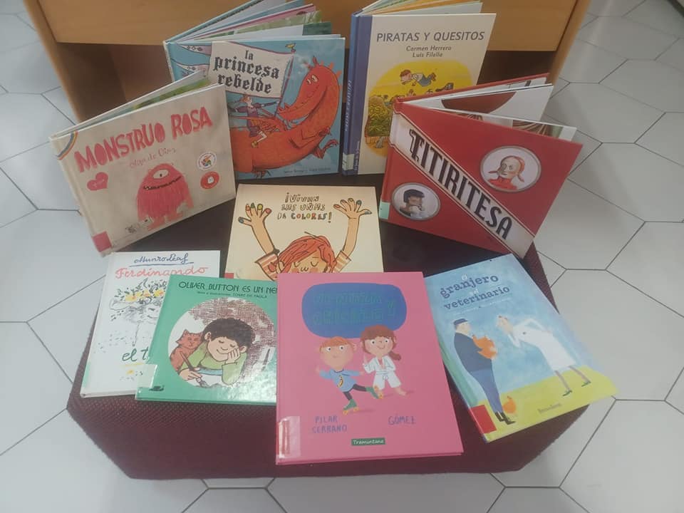 Inaugurado un punto de lectura LGTBI+ en la Biblioteca de Alguazas