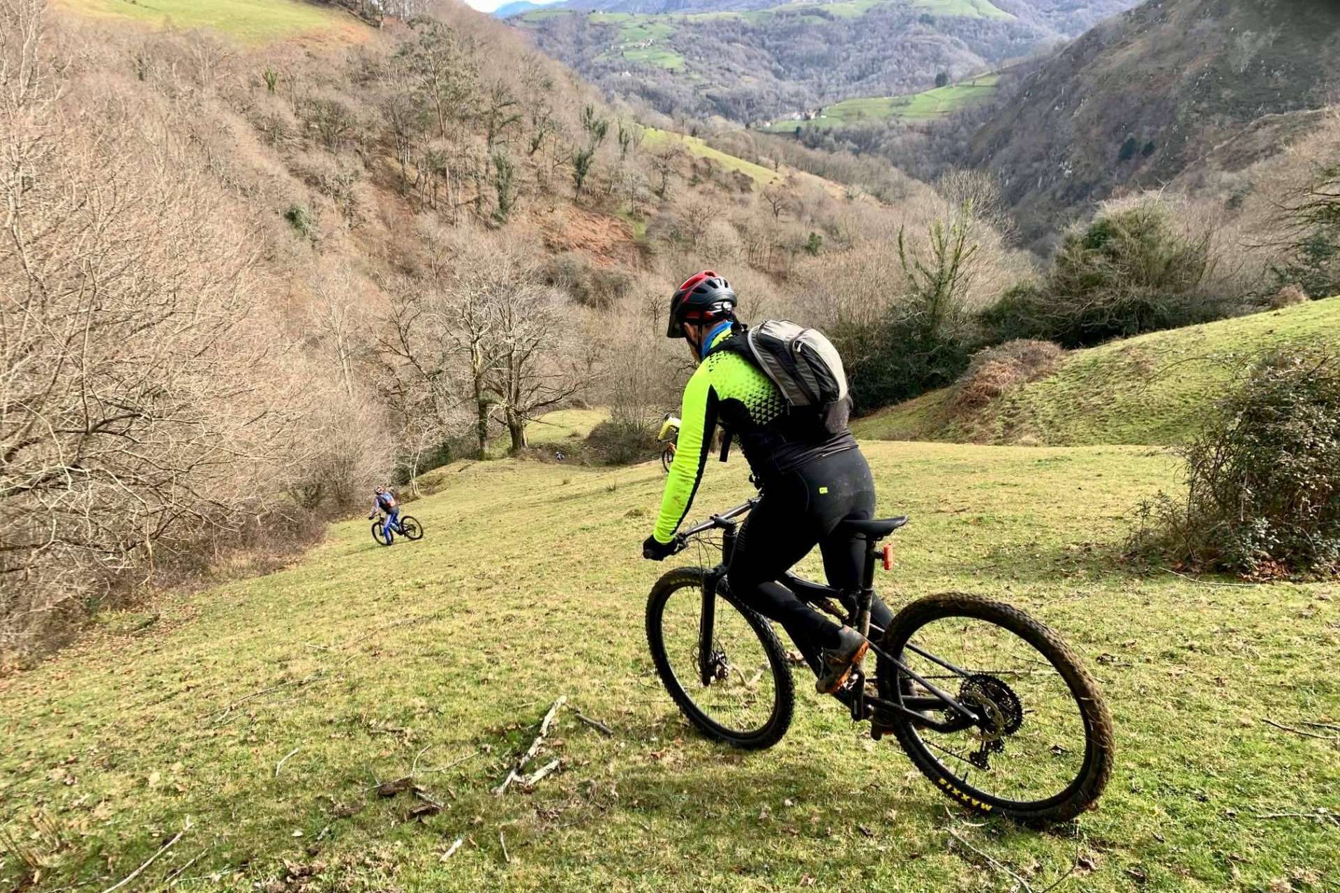 Actividades de turismo activo y aventura en Asturias con la escuela de piragüismo RanaSella