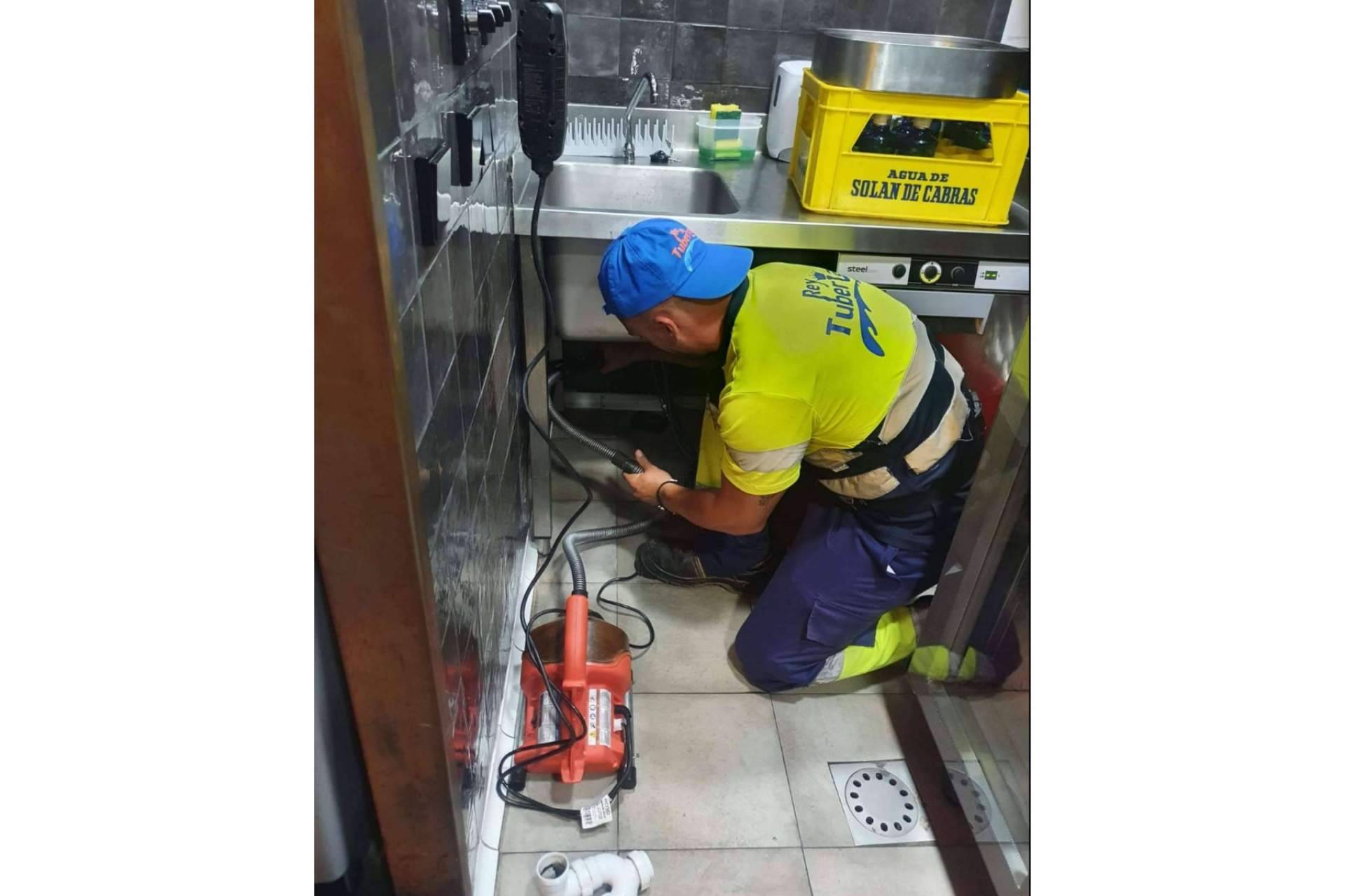 Desatoro en Málaga con los servicios de Rey Tuberías