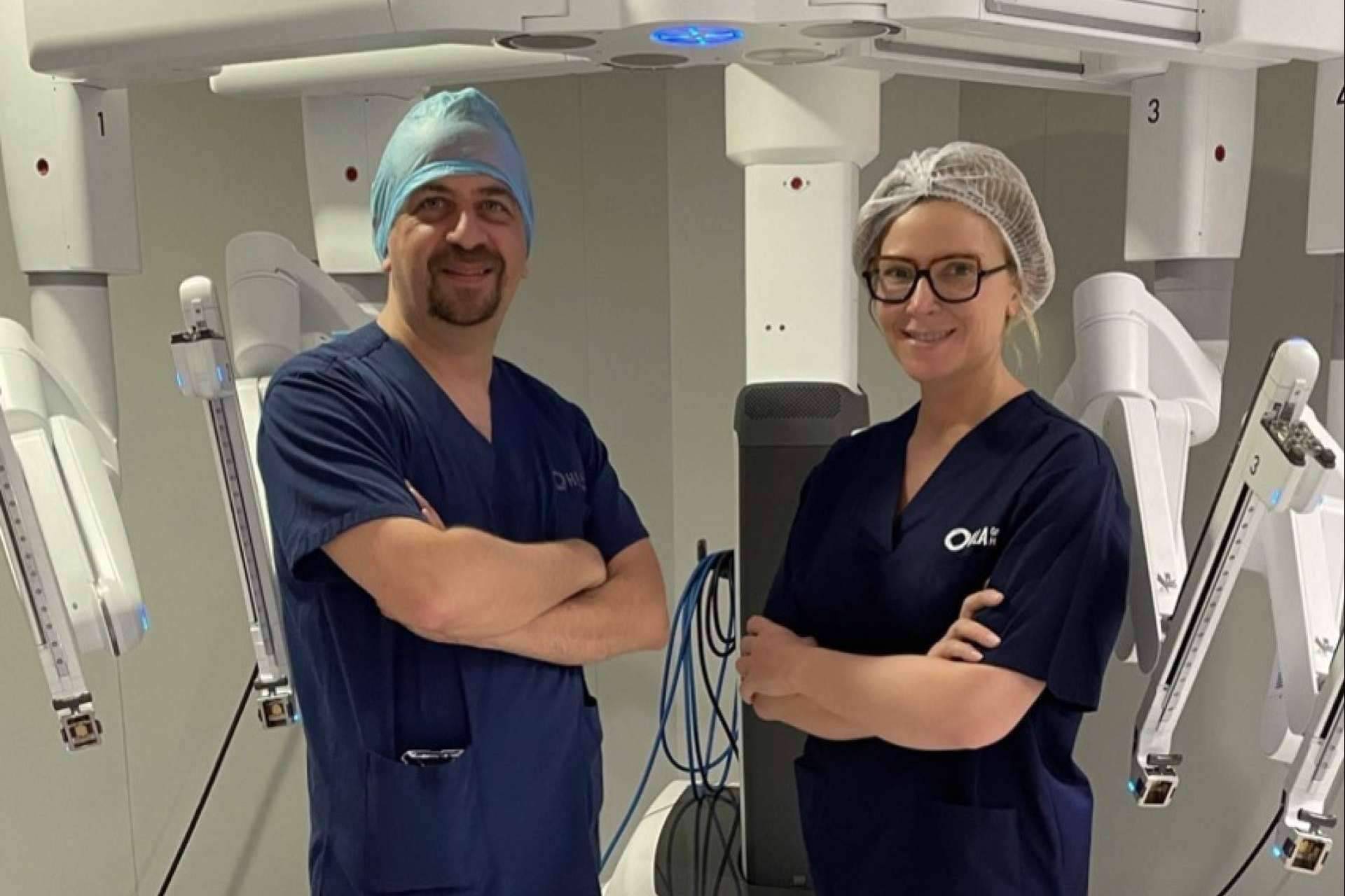 La Dra. Natalia Gennaro y Dr. Pietro Moscatiello hablan sobre la cirugía personalizada robótica del suelo pélvico y unidad de alta resolución