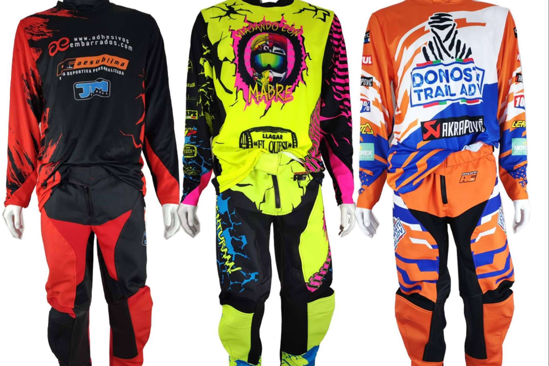 ADHESIVOSEMBARRADOS dispone de un extenso catálogo de camisetas y chalecos para moto