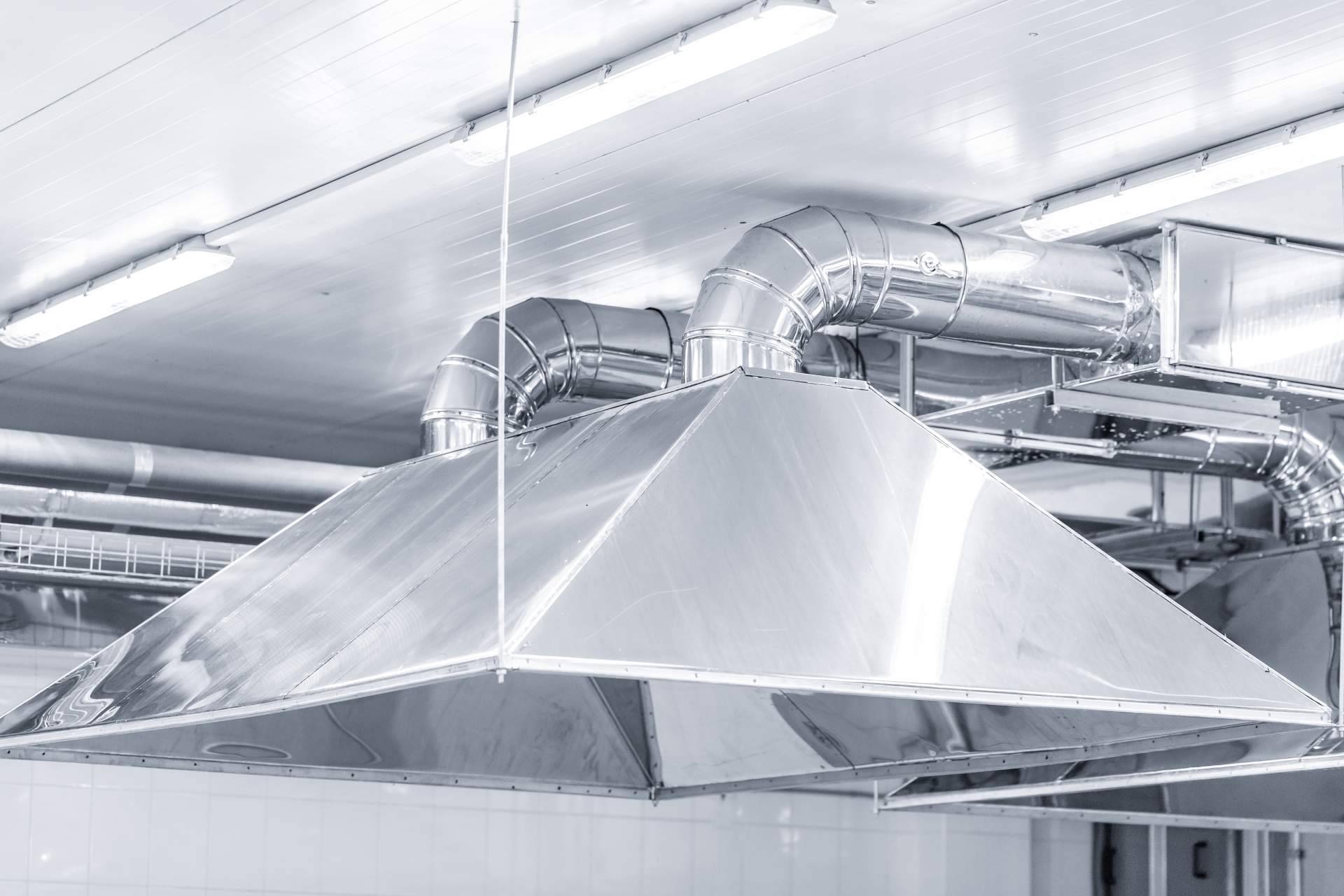 Purificar el aire en todo tipo de cocinas con las campanas industriales de Grupo Industrial