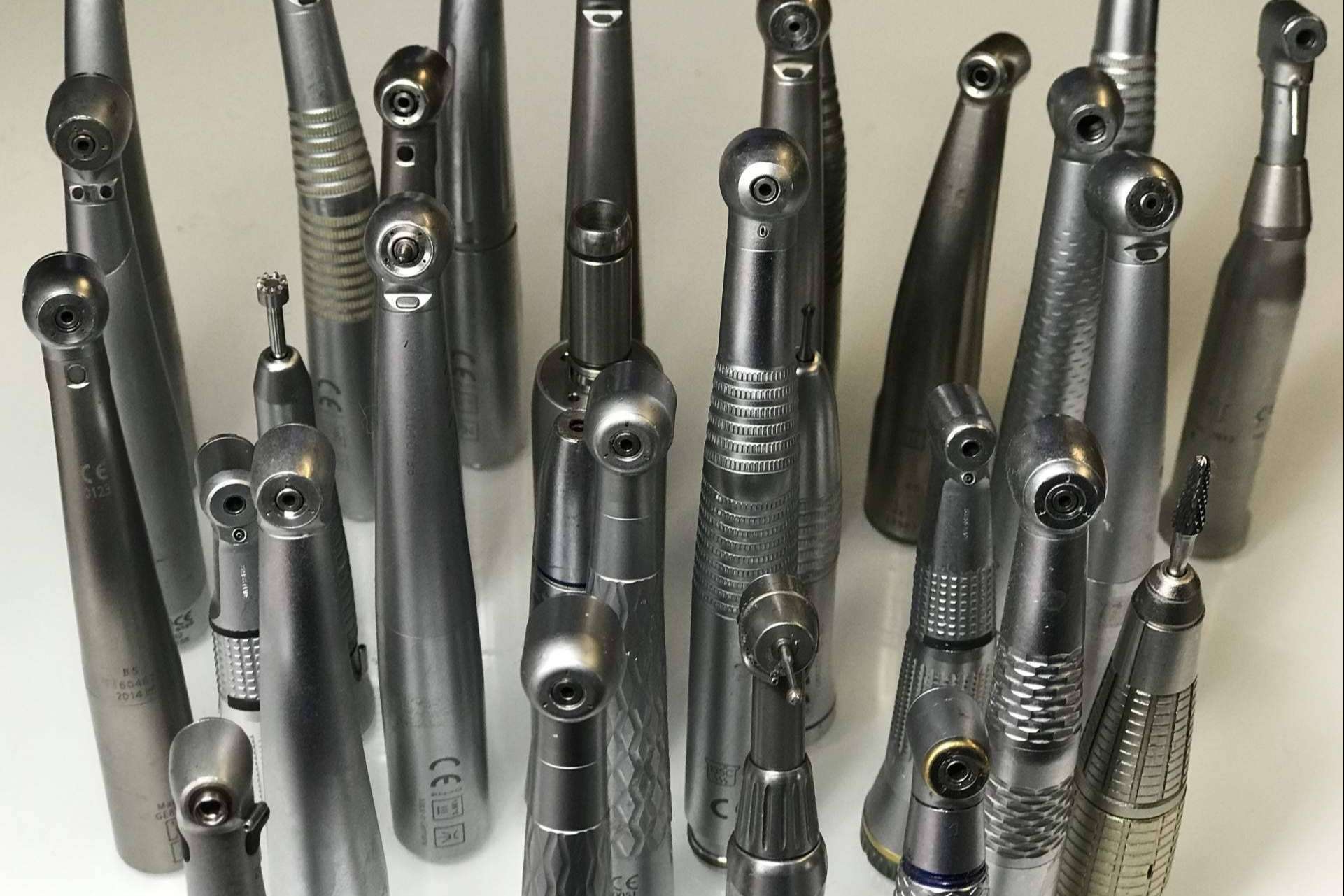 Instrumentación dental superior para tratamientos precisos en Precisión Médica Dental