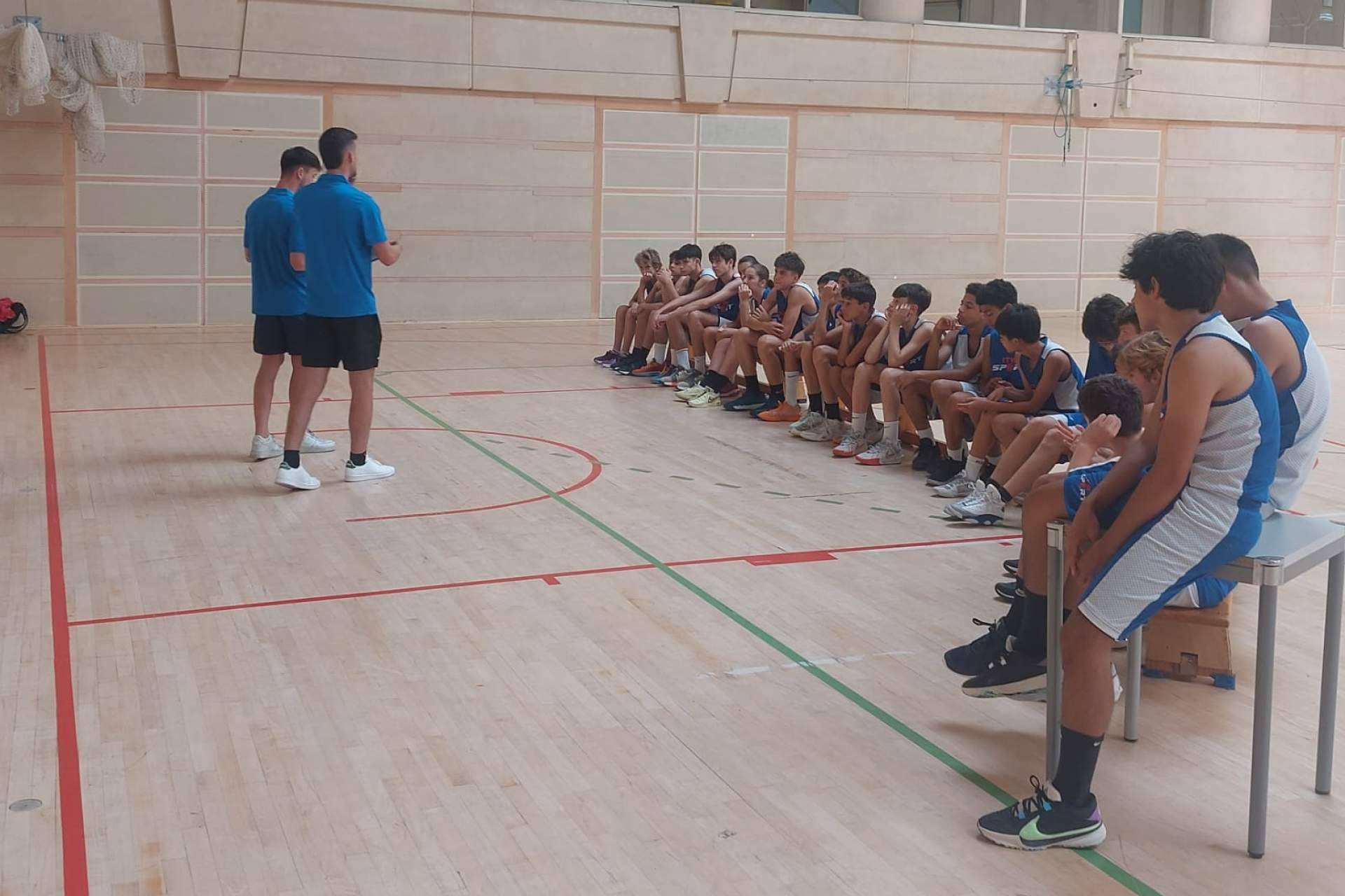 Anna Cruz y Jota Cuspinera impulsan a las jóvenes promesas del baloncesto en el campus de ITW Sport en Barcelona