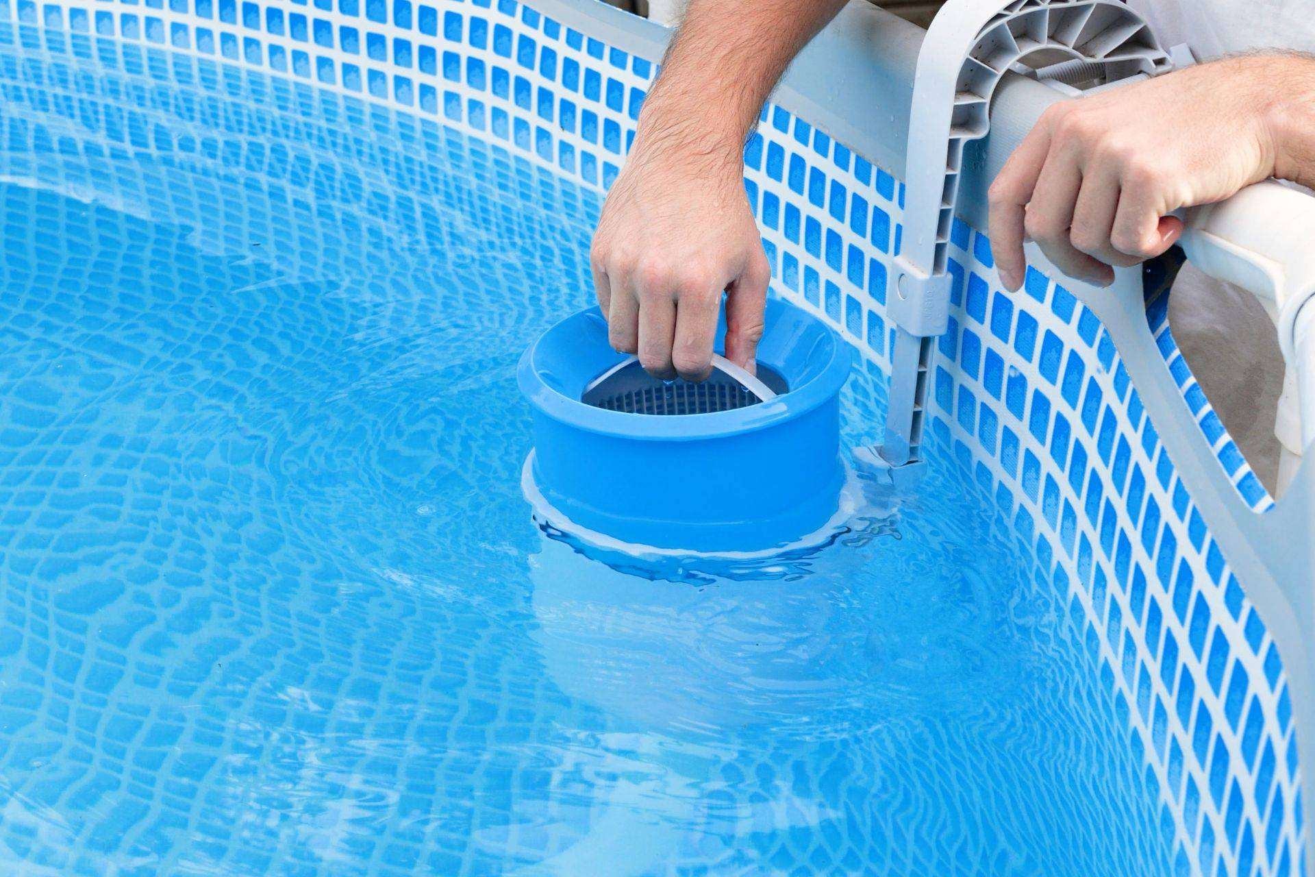 Trucos para mantener el agua de la piscina limpia sin vaciarla
