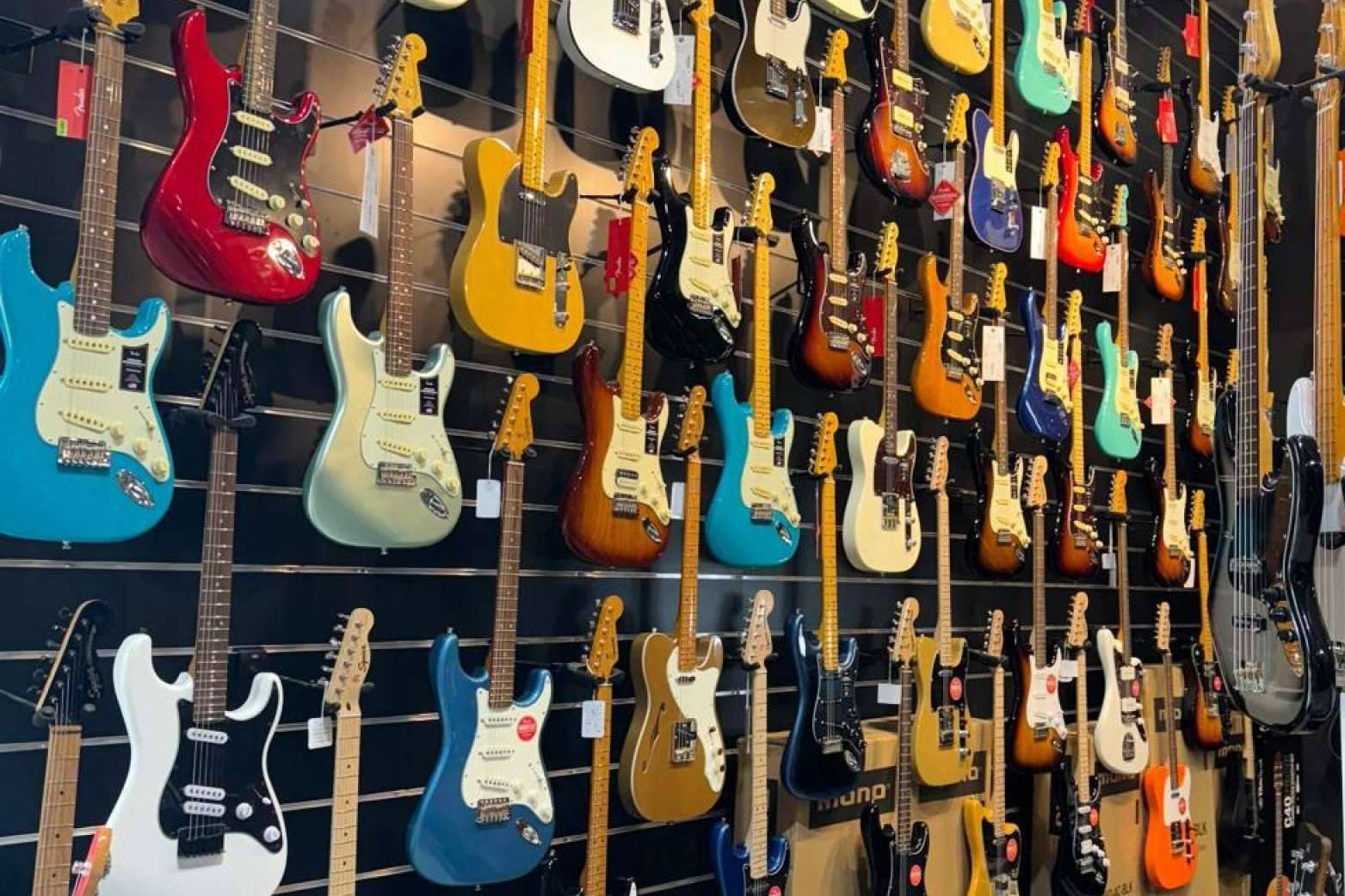 Descubrir la tienda de instrumentos musicales con unas de las mejores ofertas y prepararse para empezar las clases