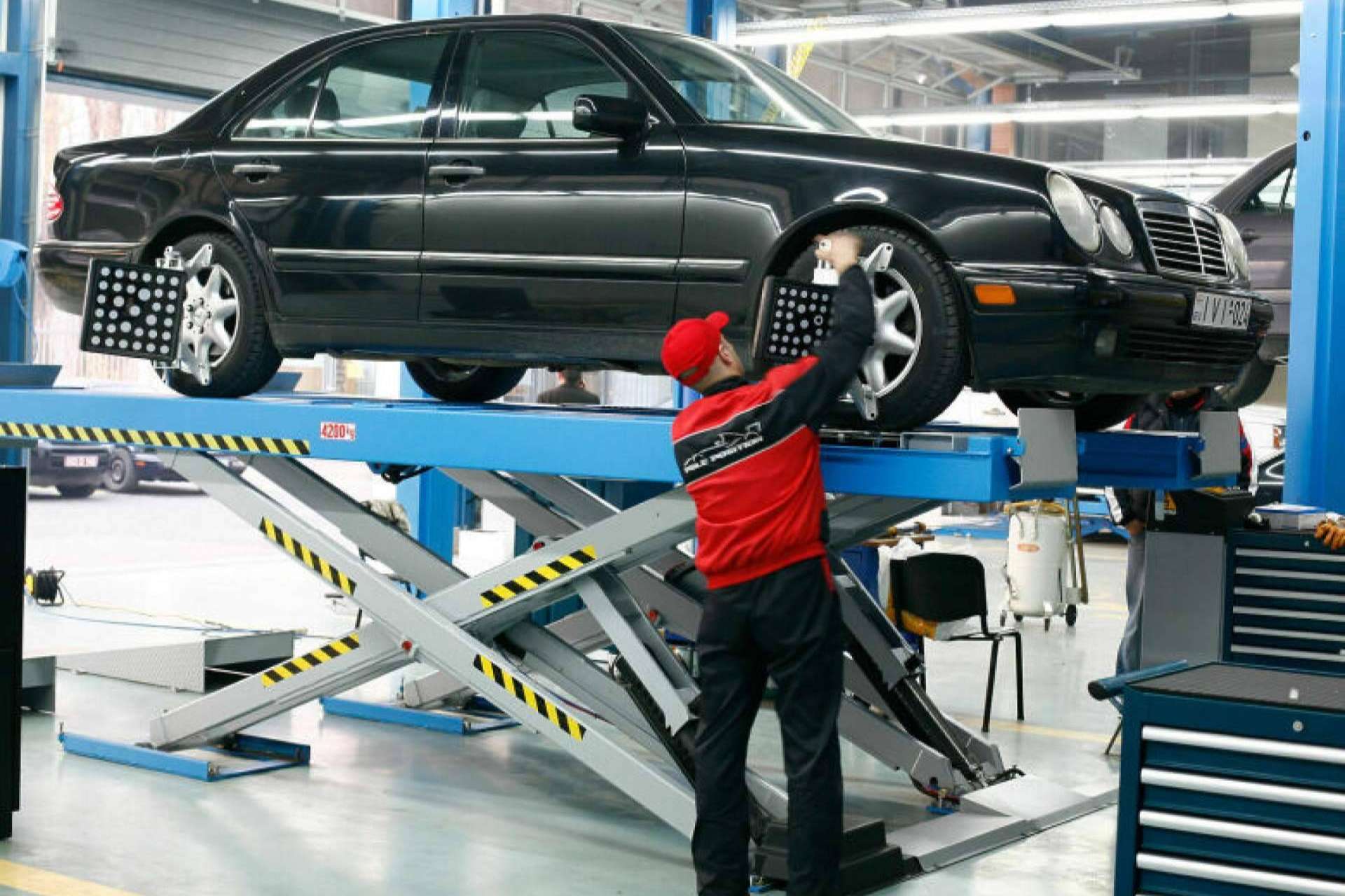 Cómo encontrar cualquier pieza de automóvil en Internet, incluso para modelos antiguos