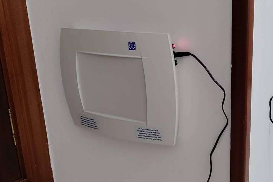 Dispositivo HS-221, sistema electro-físico que permite eliminar la humedad por capilaridad de forma definitiva