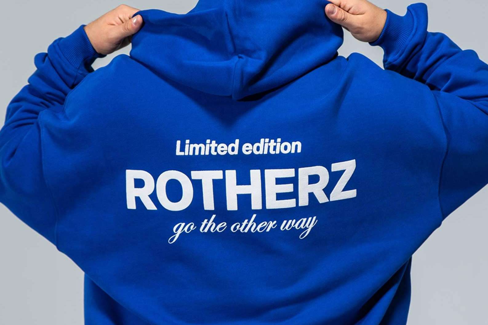 Rotherz destaca por su compromiso con la sostenibilidad y la exclusividad en el streetwear