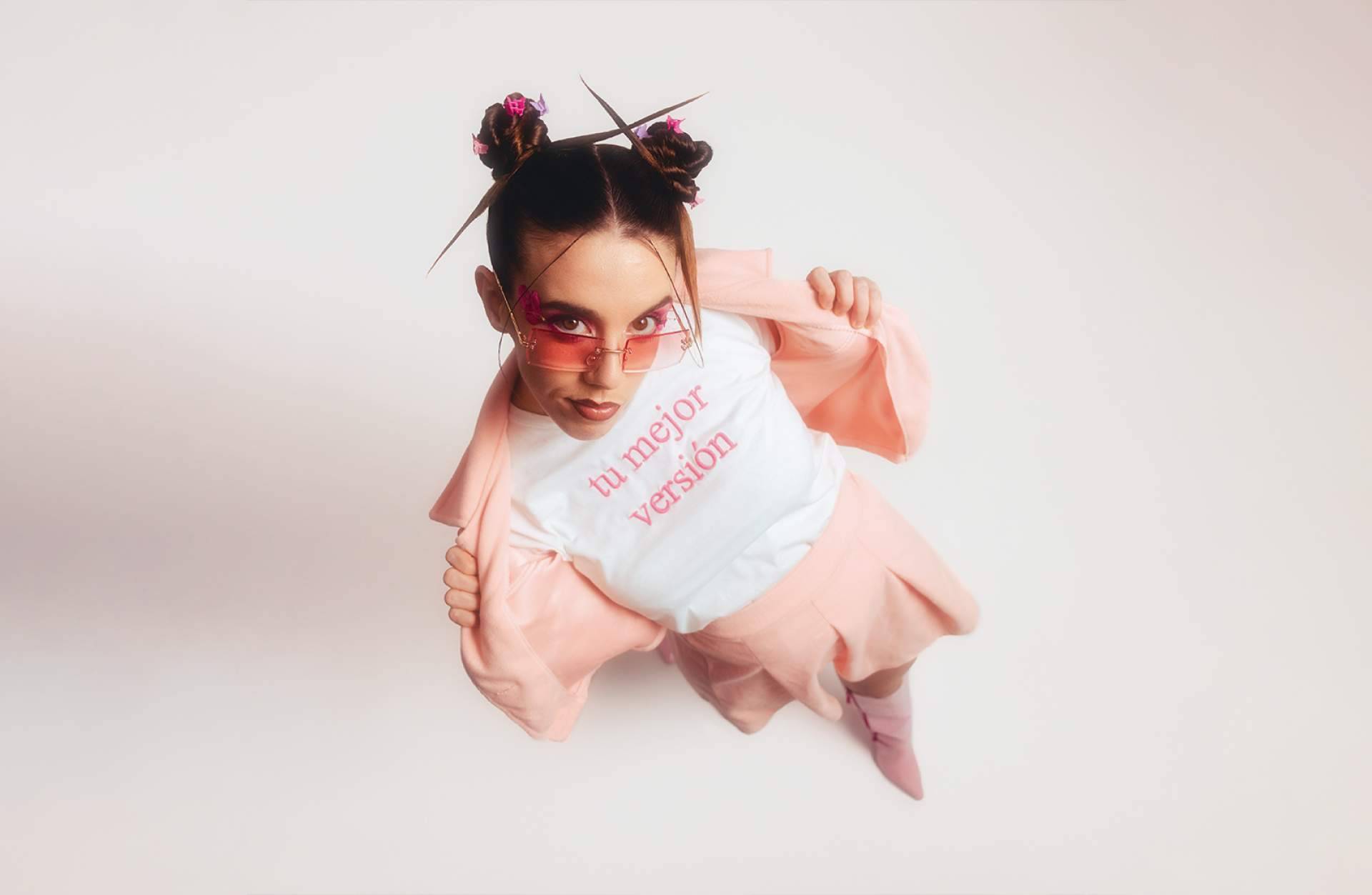 Mirena lanza '14+2' su álbum debut de música pop cargado de emociones