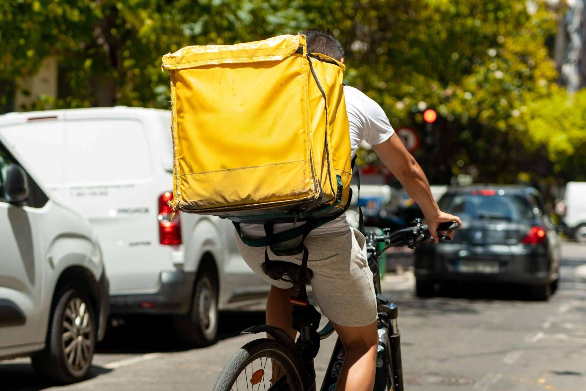 Cómo hacer delivery en un restaurante de forma eficiente; una guía imprescindible
