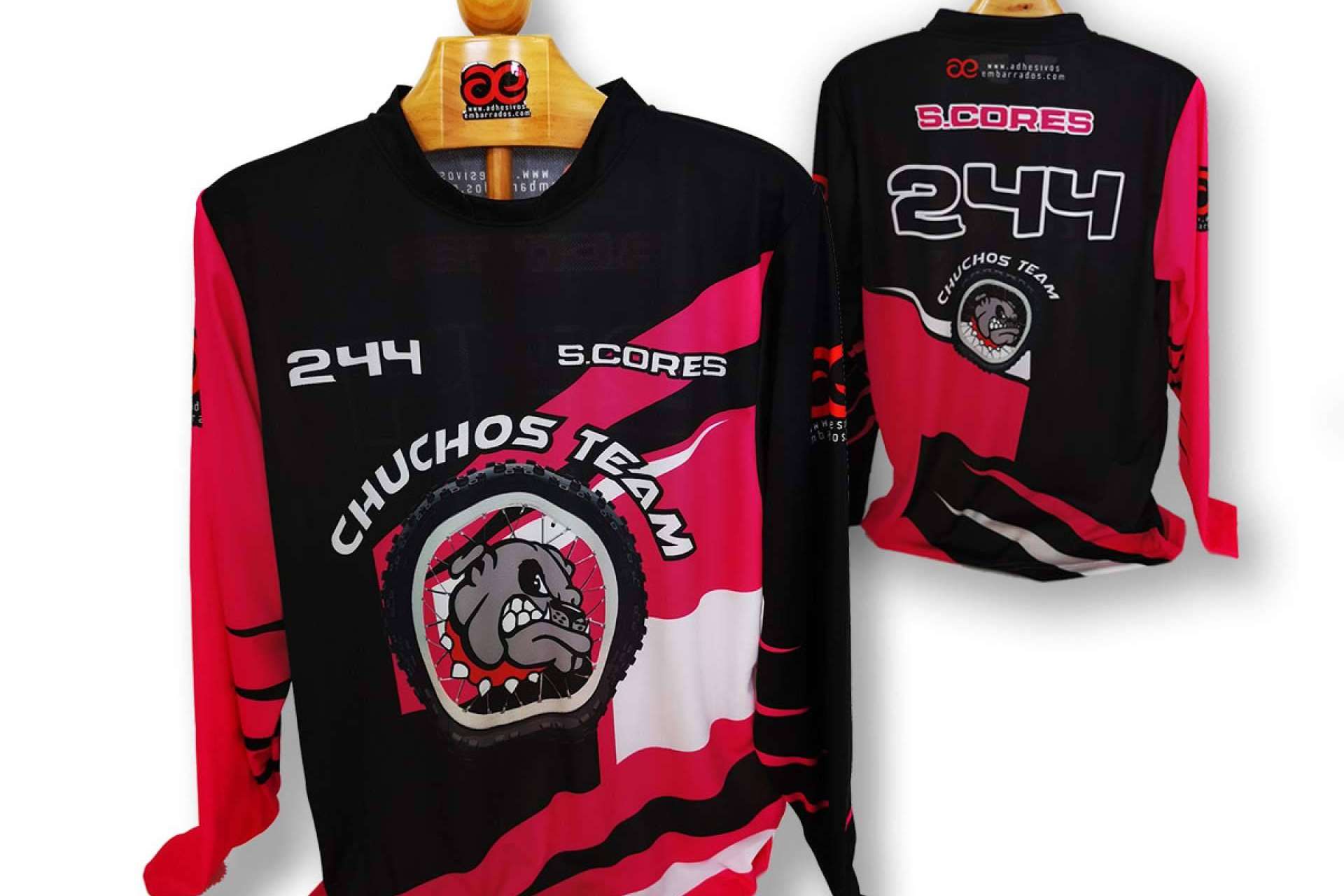 Confort, resistencia y estilo, la nueva camiseta de motocross de ADHESIVOSEMBARRADOS ya disponible