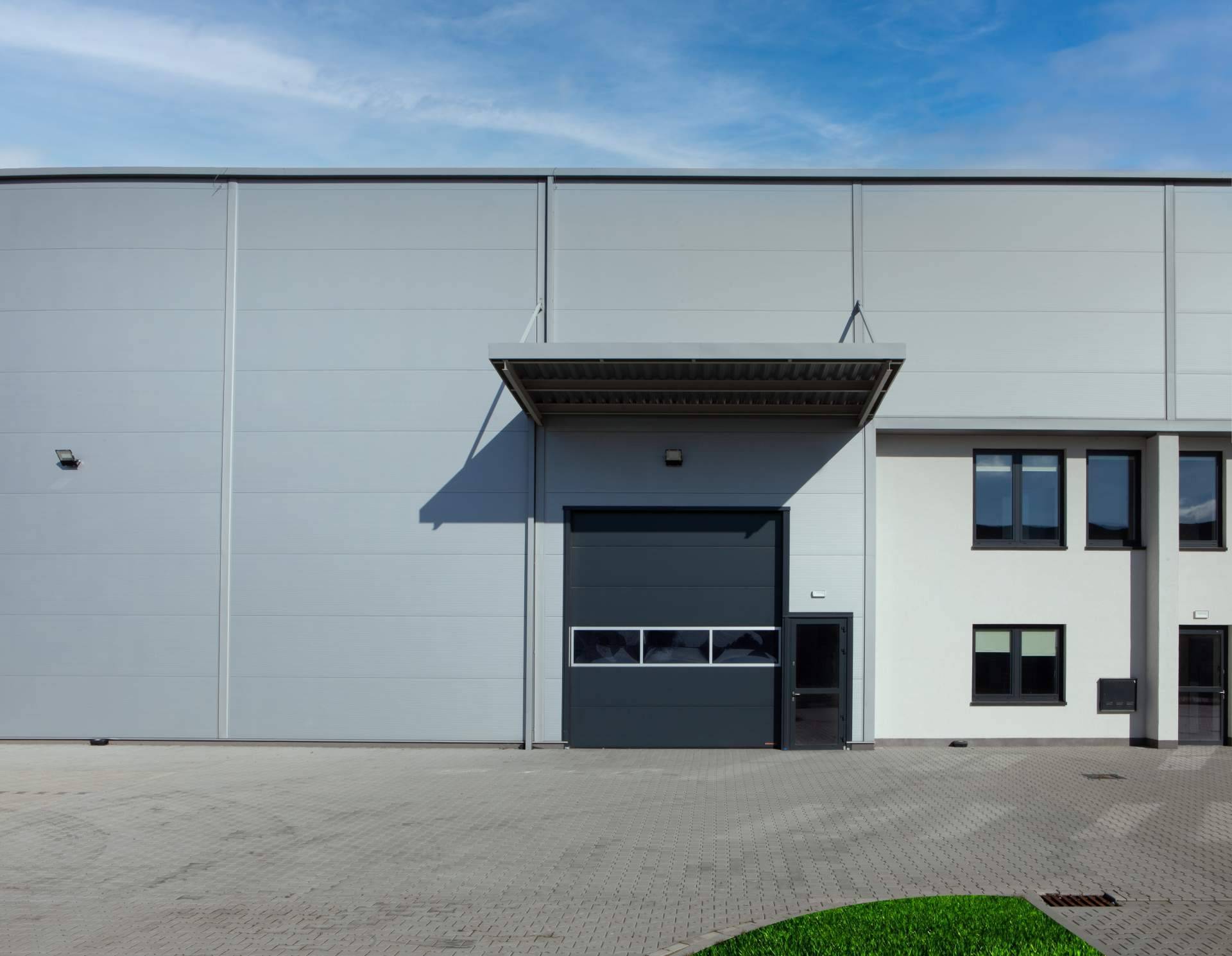 Vender nave industrial en Madrid es más sencillo con el respaldo de Ibernave