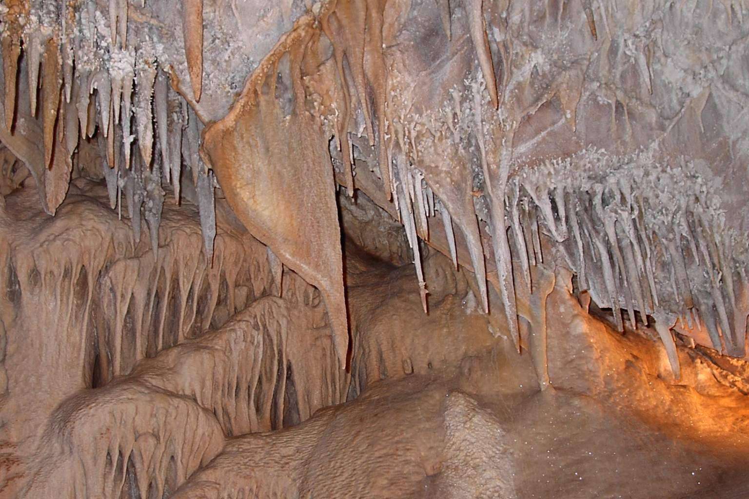 Cuevas y Minas Turísticas; turismo sostenible también en primavera