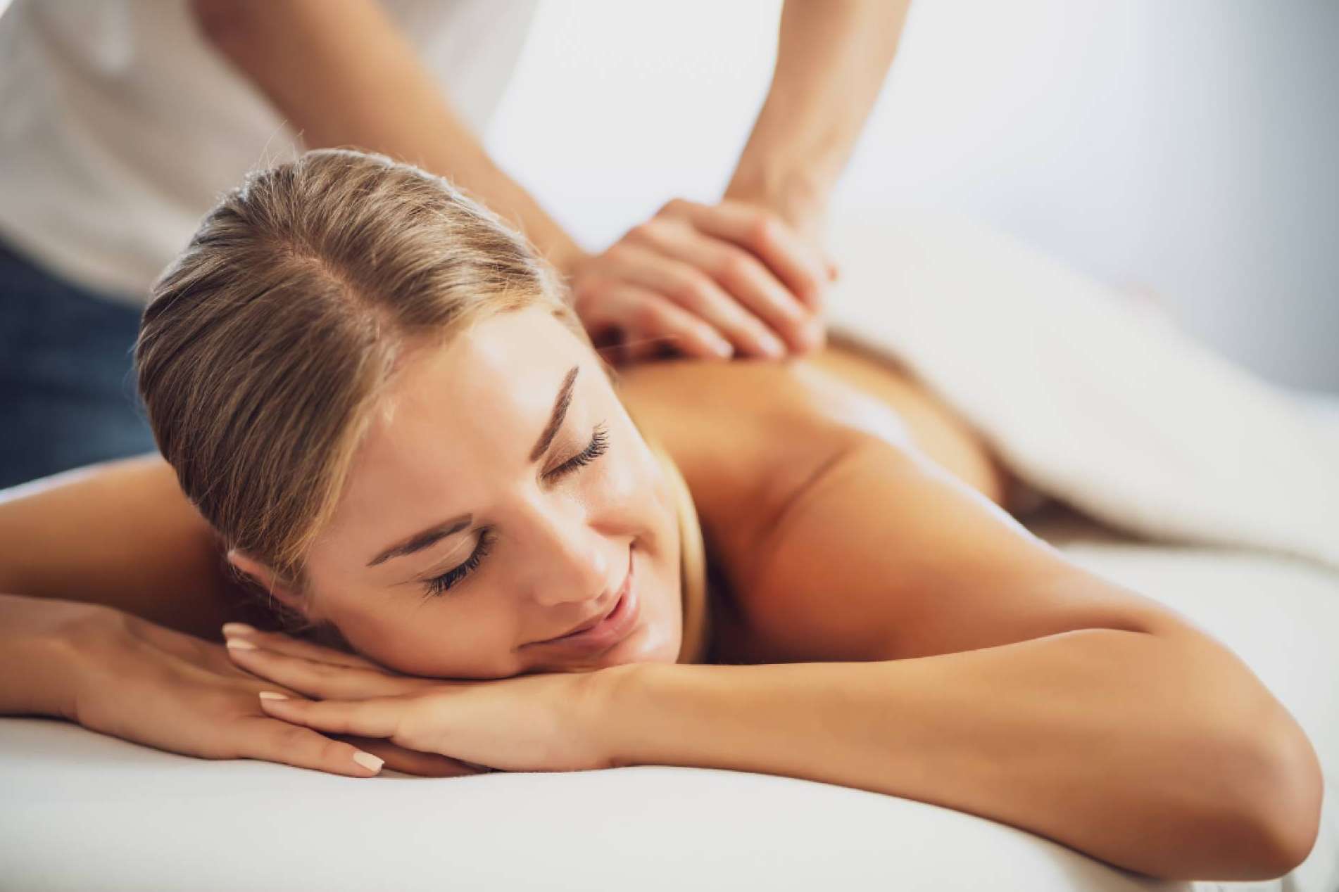 ¿Qué diferencia un masaje real de una simple relajación?
