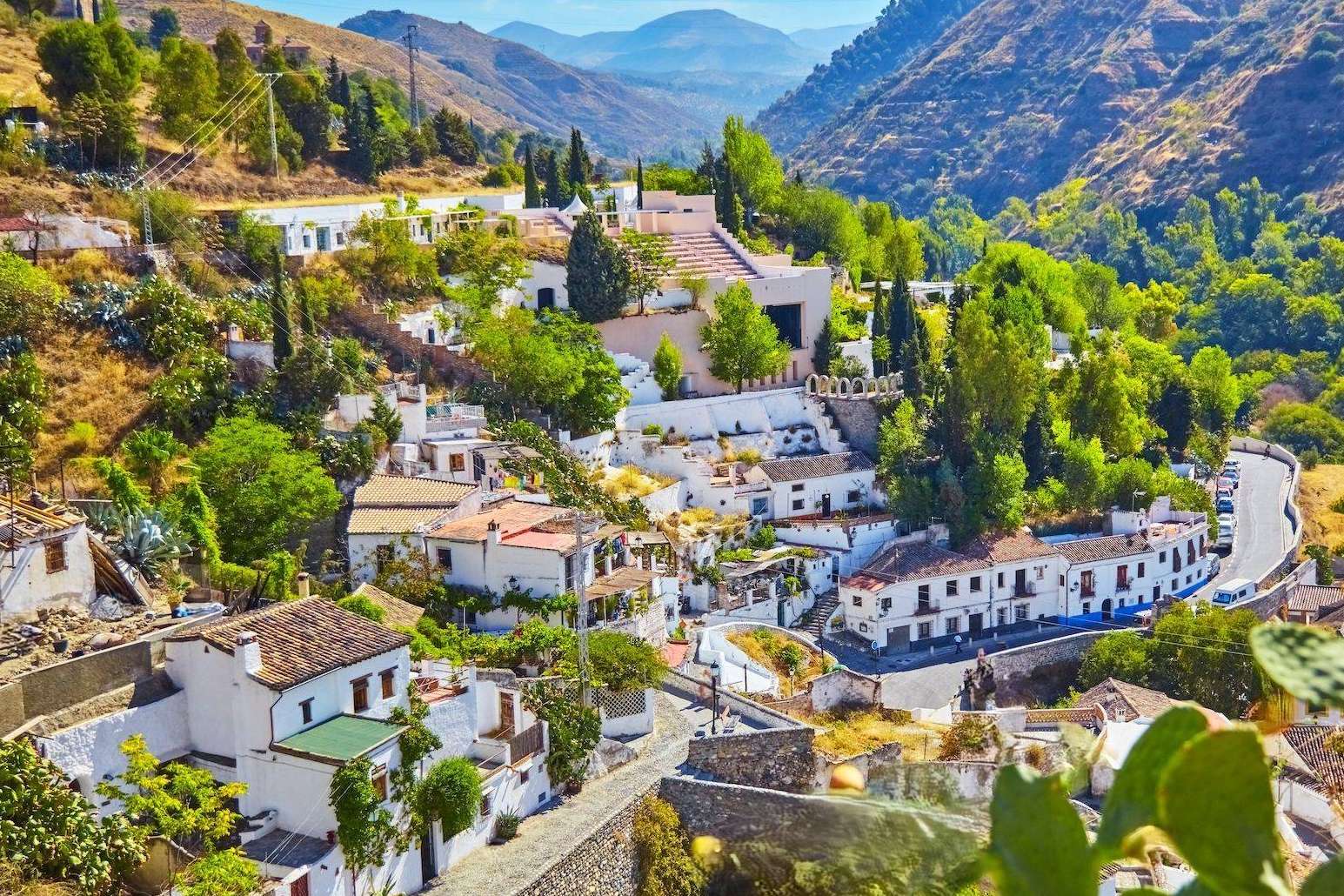 Lo que esconde el Albaicín y el Sacromonte; el lado más desconocido (y mágico) de Granada que no aparece en las postales