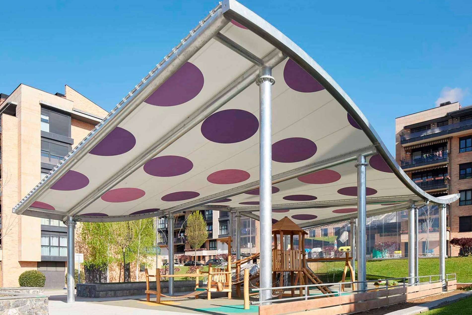 Versatilidad en el diseño y la aplicación de estructuras metálicas de RPM para el desarrollo de parques y plazas