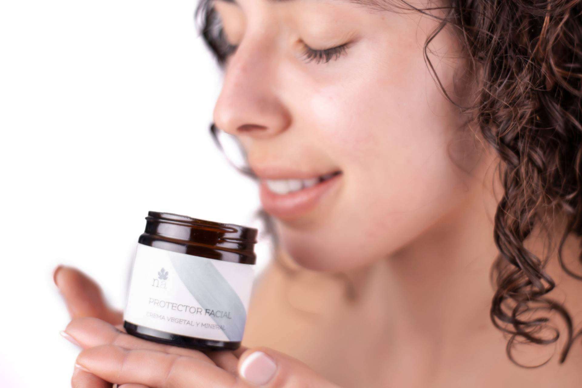 Cosmética consciente; opiniones sobre Naturalicia y su apuesta por la neurocosmética desde Alicante