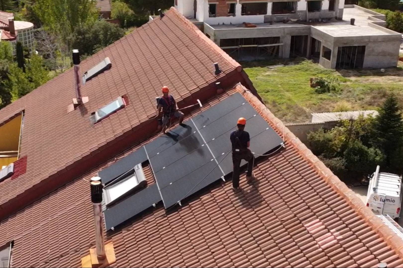 Lumio garantiza el rendimiento de las instalaciones con su campaña de mantenimiento para placas solares