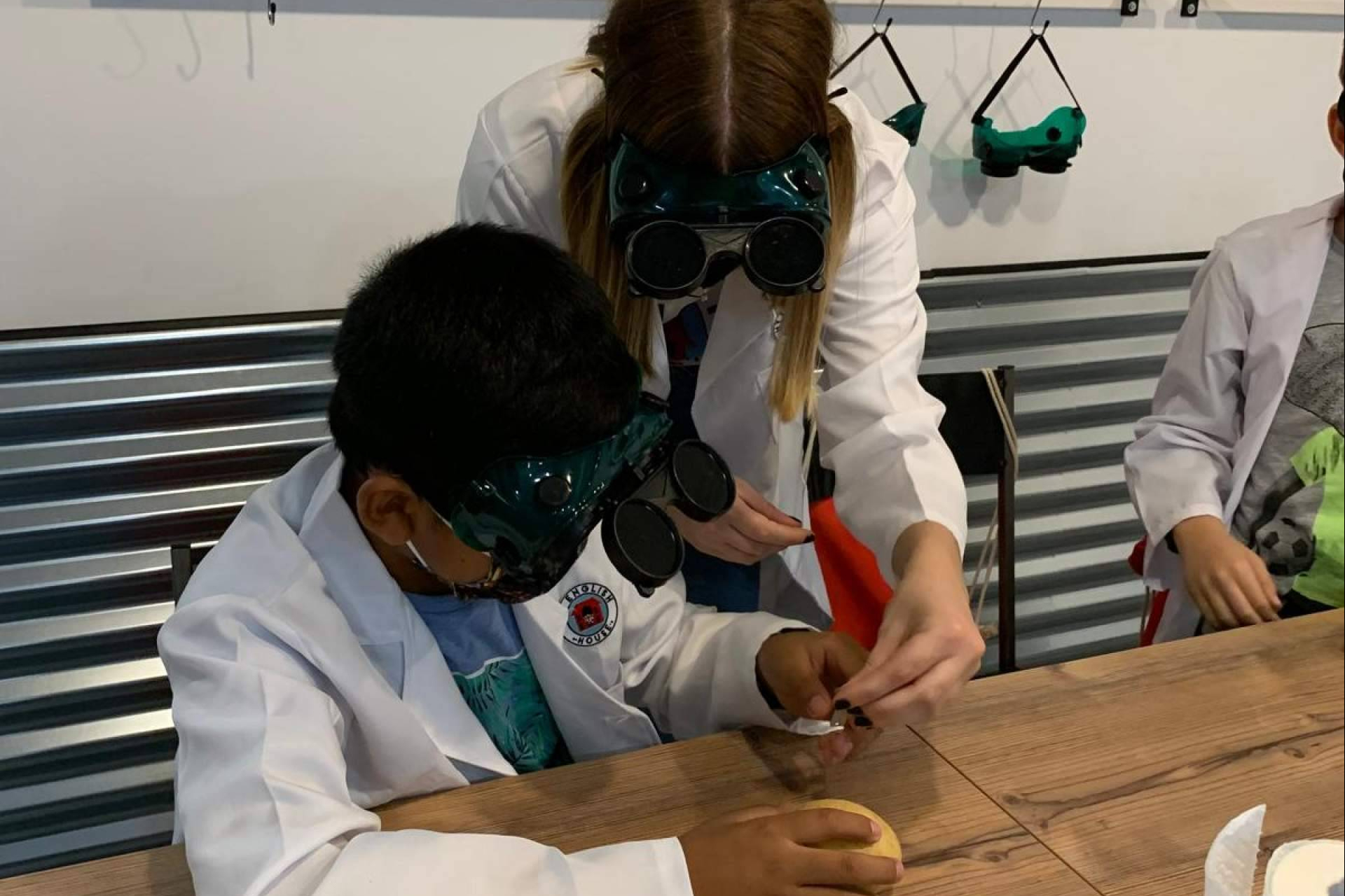 Sin pantallas y con experiencias reales; así aprenden inglés miles de estudiantes en My English House