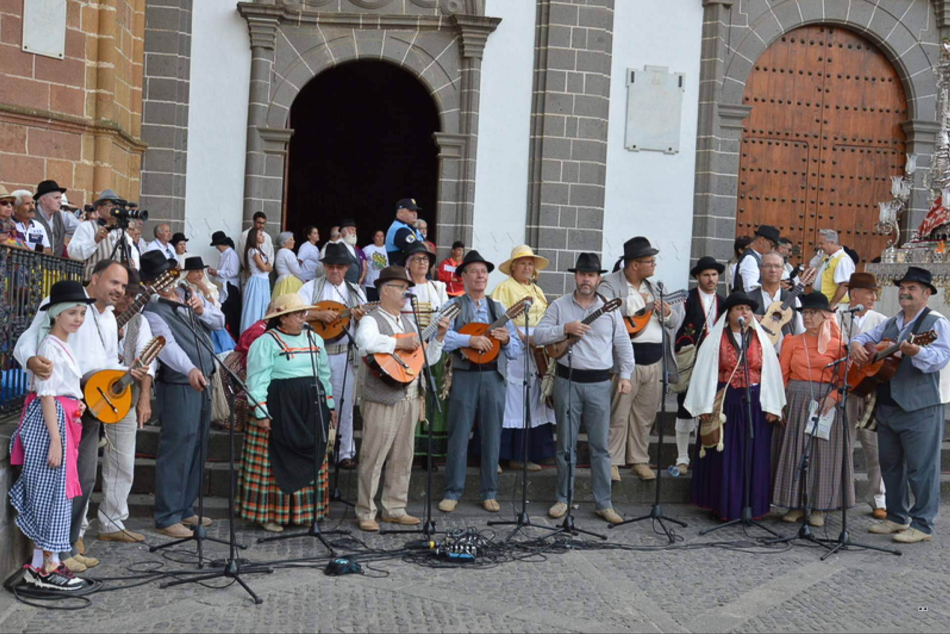 Las Fiestas del Pino un tributo a la cultura y las tradiciones de Canarias