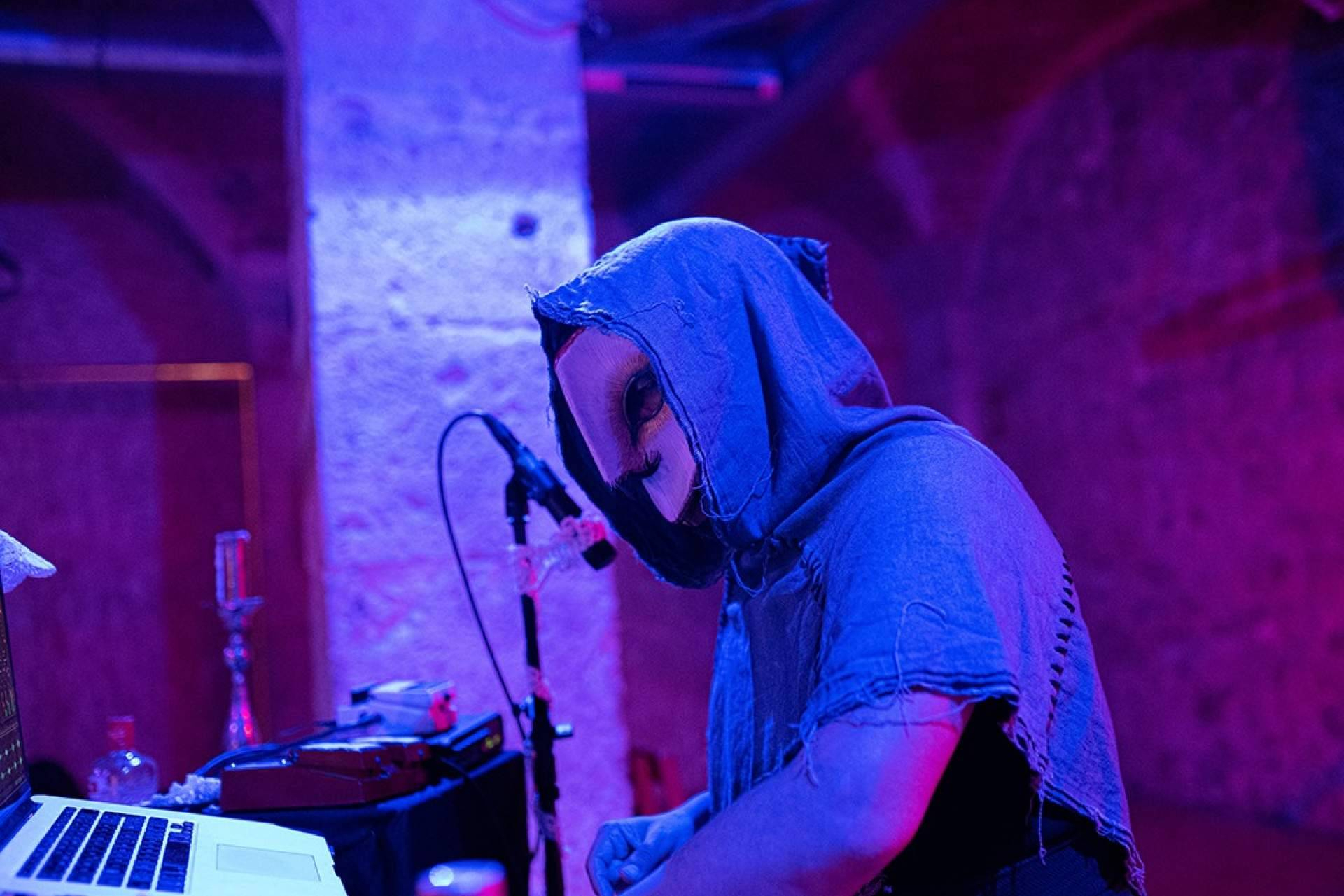 Castora Herz presenta nuevo single en colaboración con el rapero Sator Sánchez