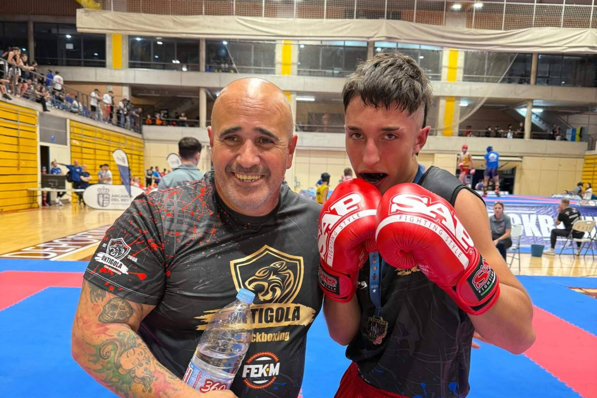 Golpe de autoridad en kickboxing; Mikel Castro, campeón, y Alejandro Vizcaíno logra una épica plata en la Stars League