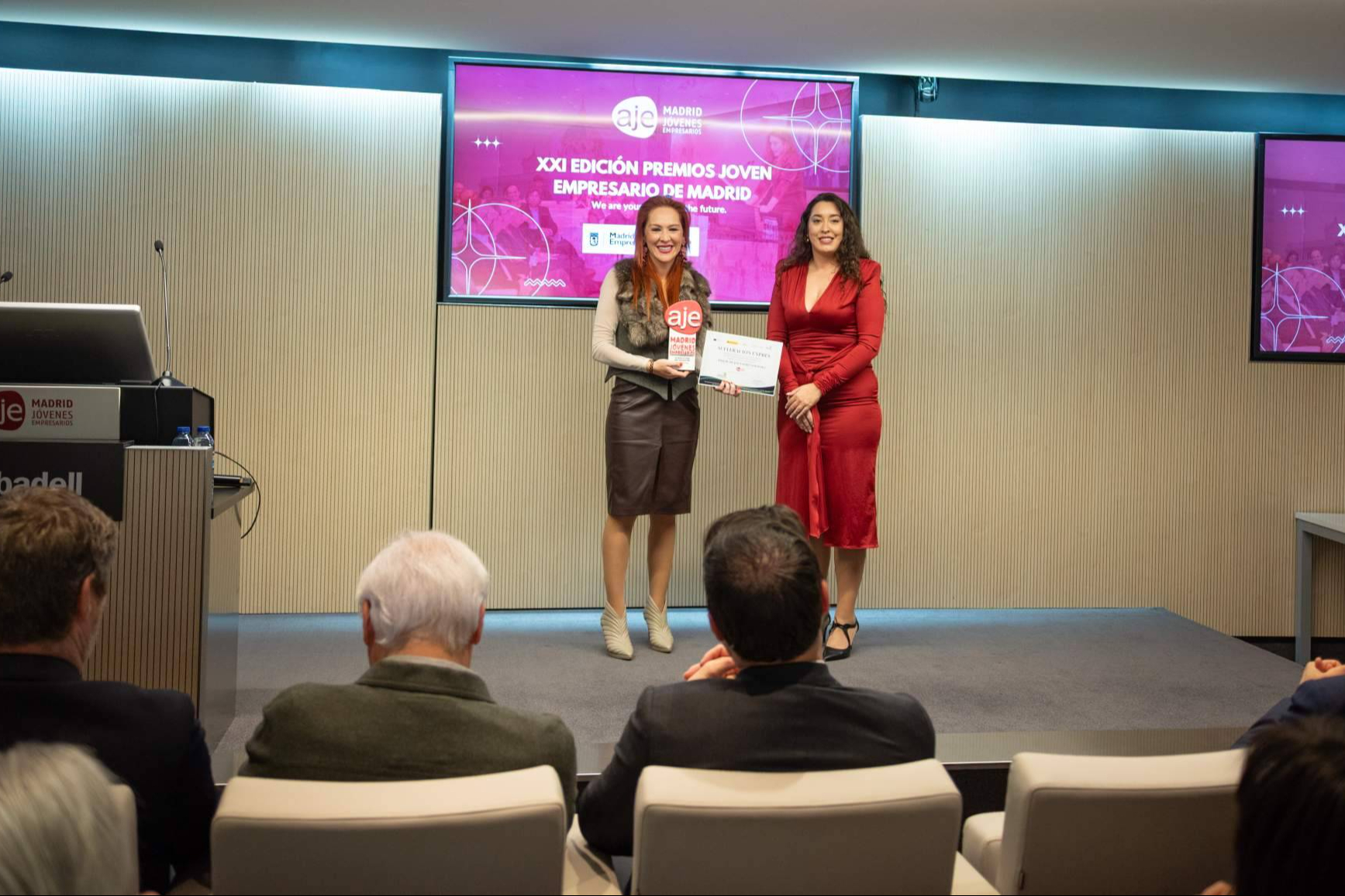 Dra. Elisabeth Arrojo, Premio AJE Madrid a la Mejor Joven Empresaria 2025