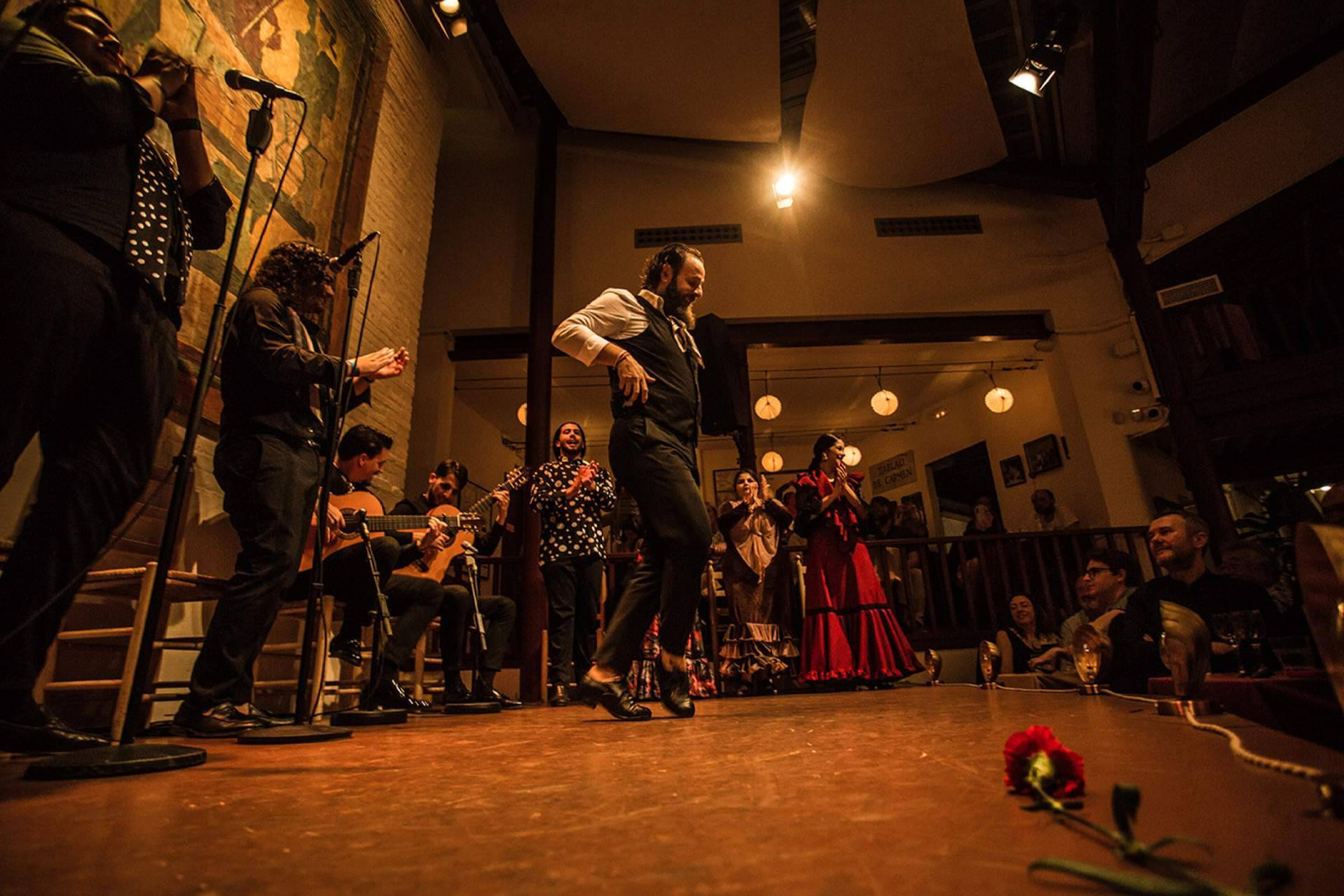 Espectáculo flamenco con cena en Barcelona; tradición, gastronomía y patrimonio en el Tablao de Carmen