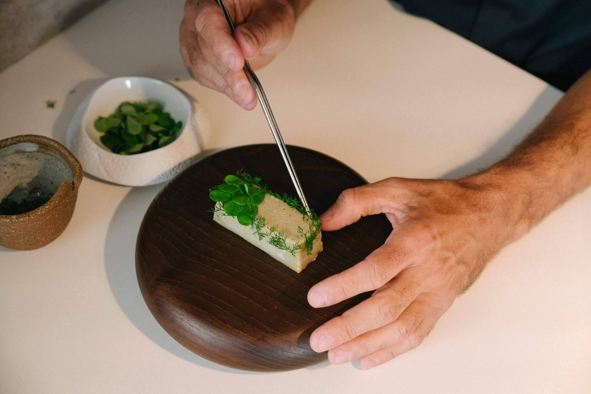Tejeda en Flor; El Almendro, la tradición y el toque Michelin que no te puedes perder