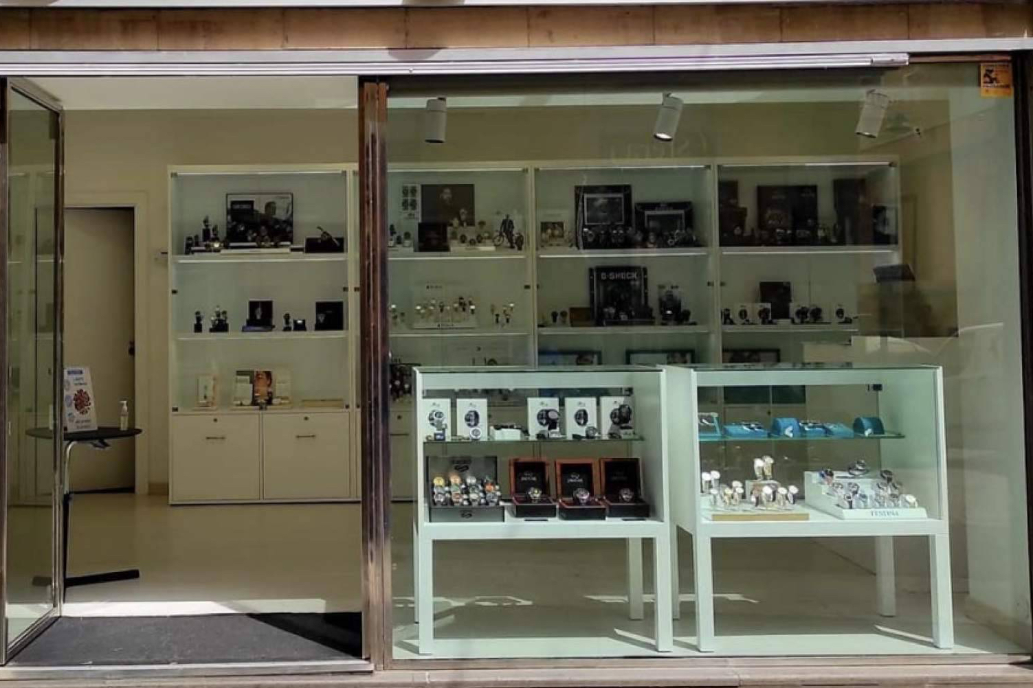 Elegance afianza su posición como relojería y joyería especializada en Tenerife con marcas de referencia