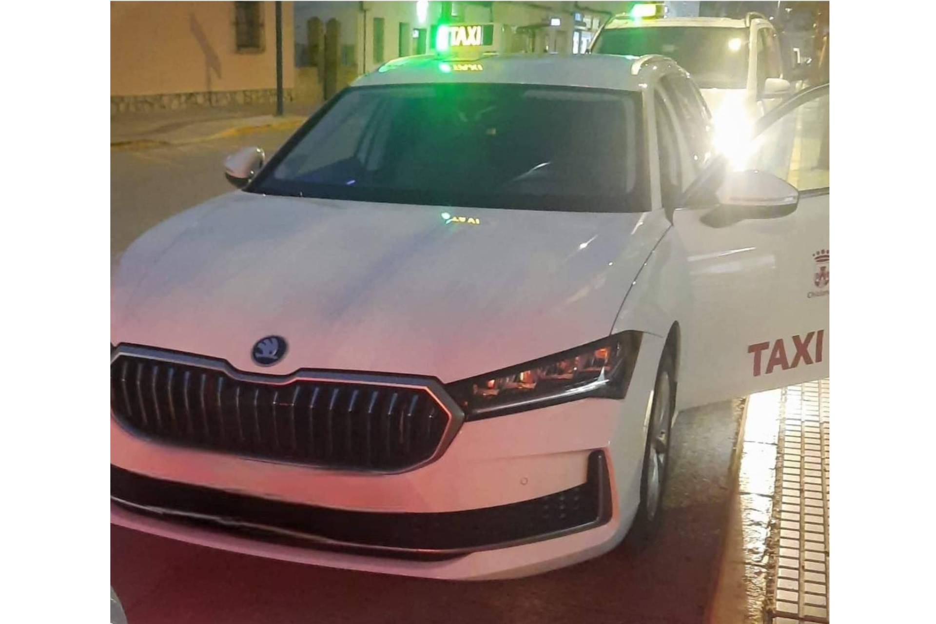 Traslados económicos en la Costa de la Luz; el taxi de confianza en La Barrosa y Sancti Petri