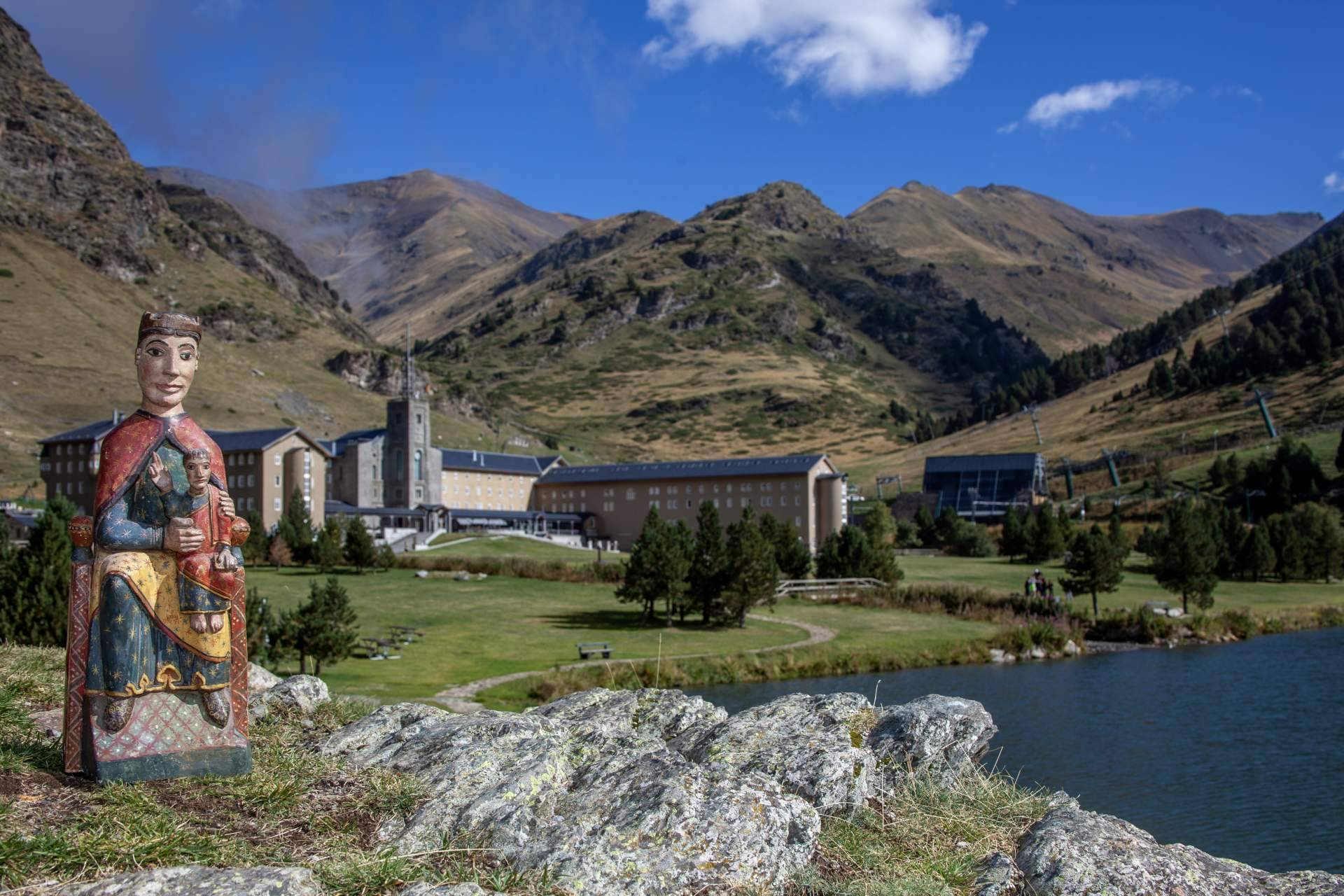 Primavera 2026; destinos y hoteles para una escapada perfecta