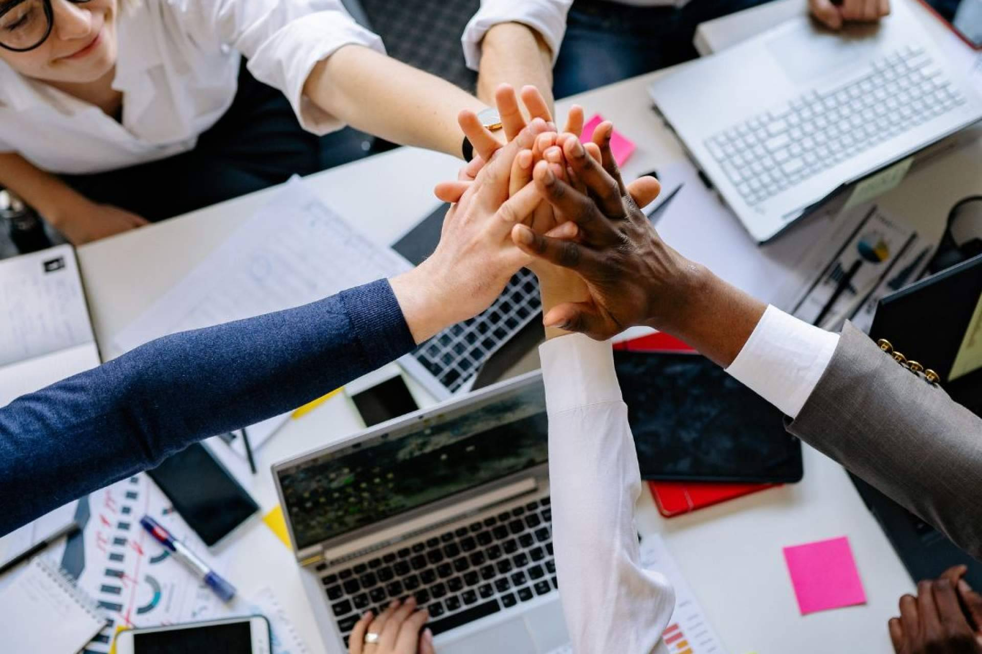 Constelaciones familiares en las empresas; qué son, para qué sirven y cómo pueden mejorar las organizaciones