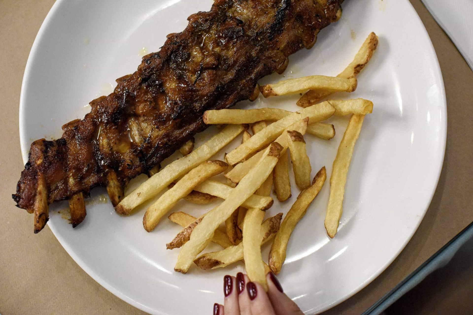 Cenar de madrugada en Barcelona es posible gracias a la cocina ininterrumpida de Pasa Tapas