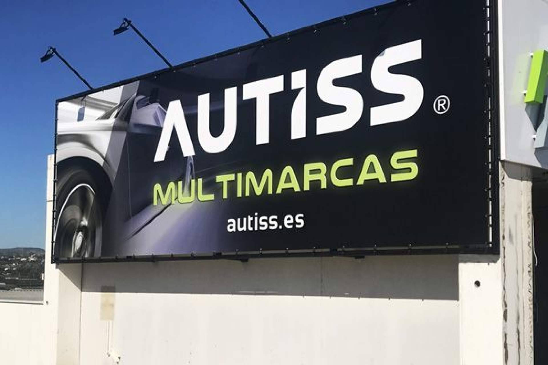 Rótulos Cecilio impulsa la visibilidad de empresas con lonas de gran formato