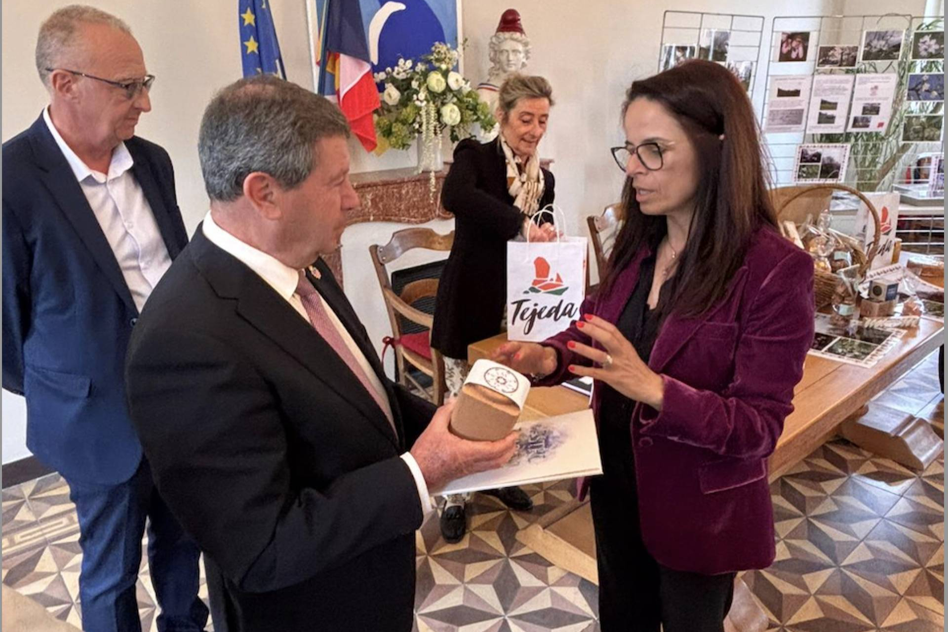 Las Fiestas del Almendro en Flor de Tejeda, punto de partida del hermanamiento con Alleins y Castro Marim