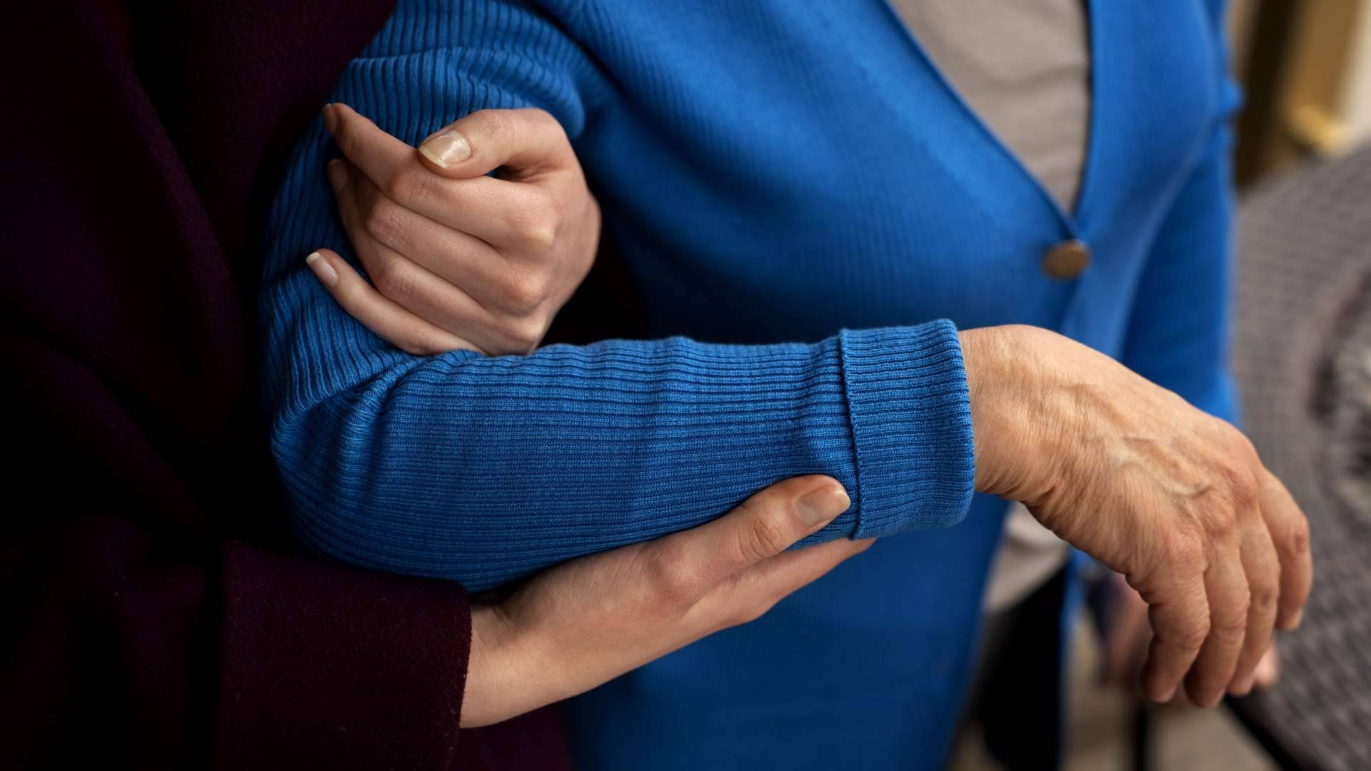 El envejecimiento de la población dispara la demanda de cuidados de personas mayores a domicilio