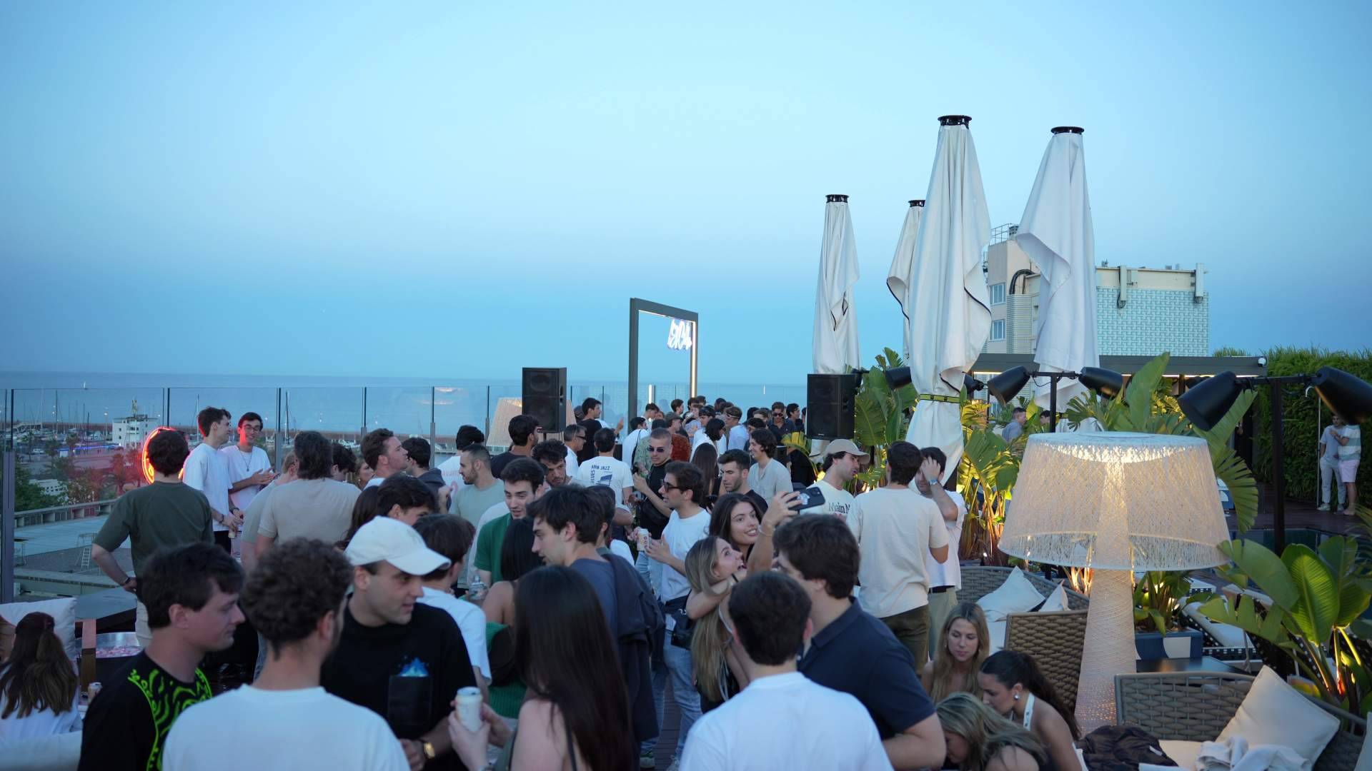 Vuelven las Rooftop Parties en Barcelona; terrazas, tardeo y noches con vistas en 2026