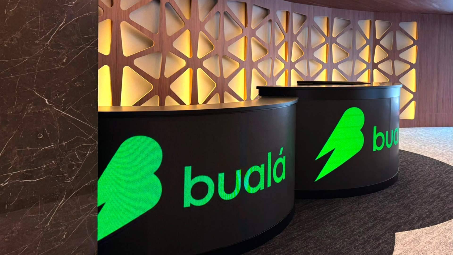 Bualá inaugura su nueva sede corporativa en A Coruña tras superar los 20.000 clientes