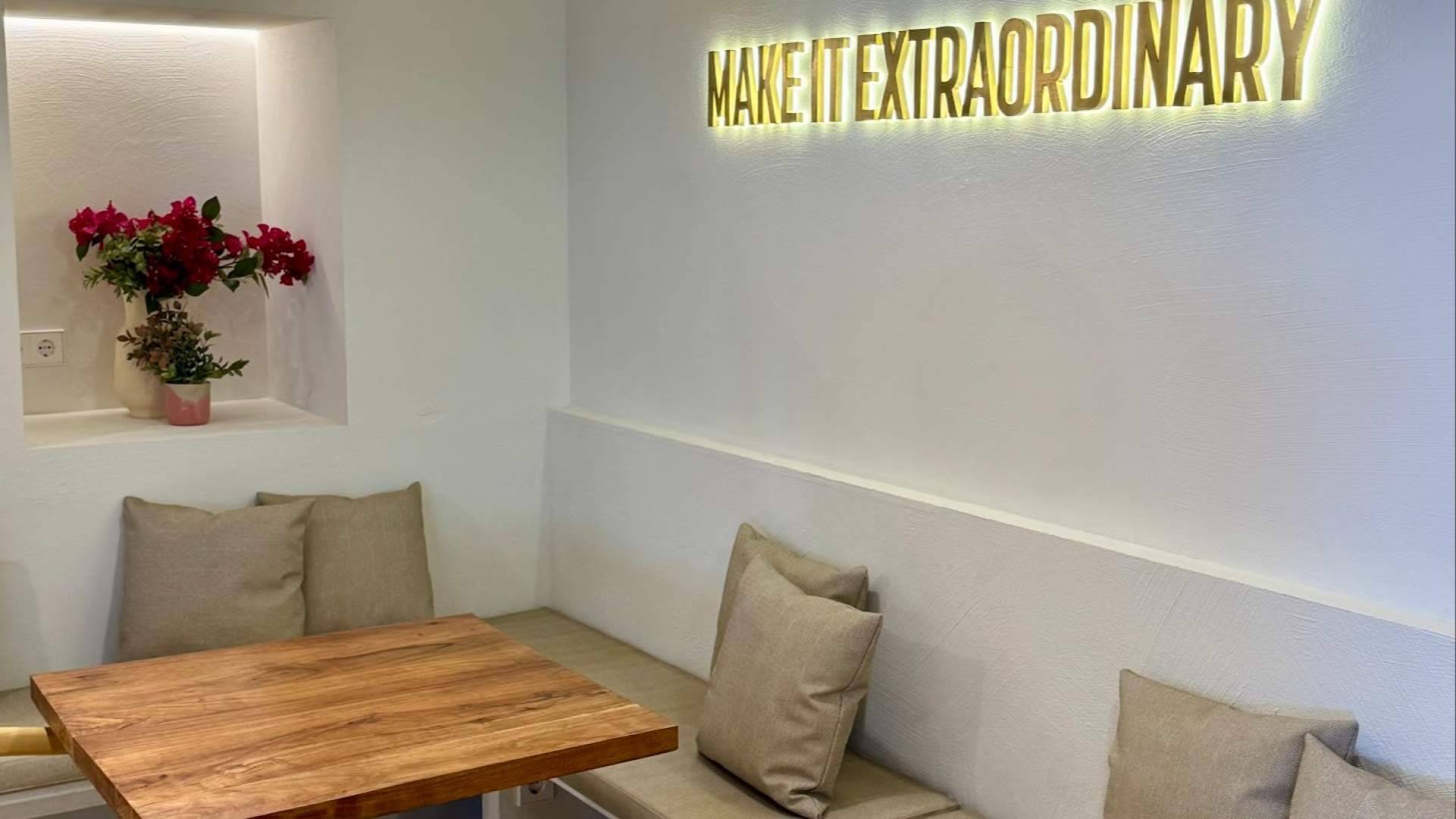 Brunchit desembarca en el paseo marítimo de Fuengirola y consagra el estilo ‘Warm Minimal’ frente al mar