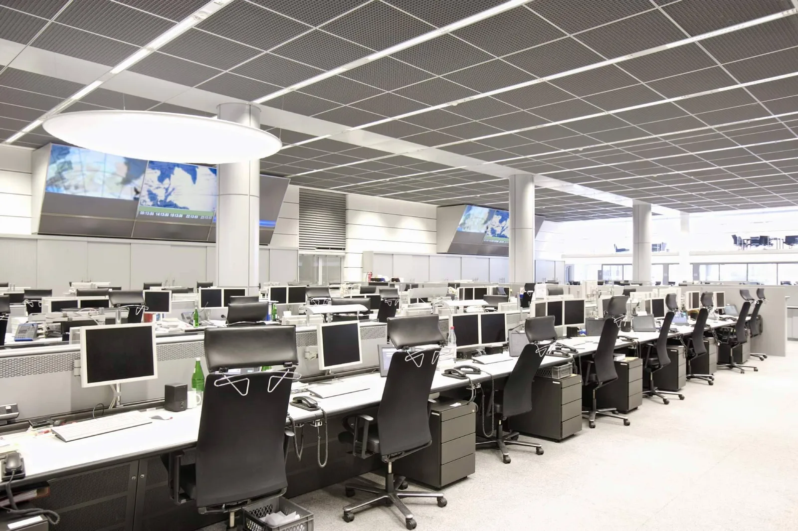 FactoryOficina reúne mobiliario de oficina e informática nueva y reacondicionada en un único catálogo