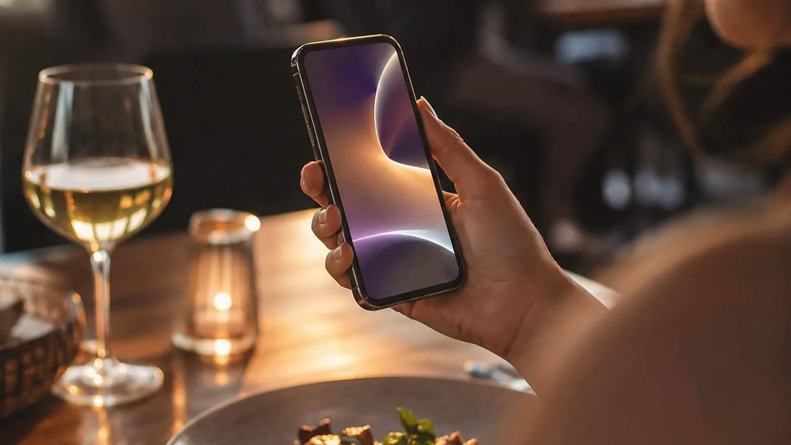 Restaurantes españoles estrenan una carta con IA que permite a toda la mesa pedir junta desde el móvil